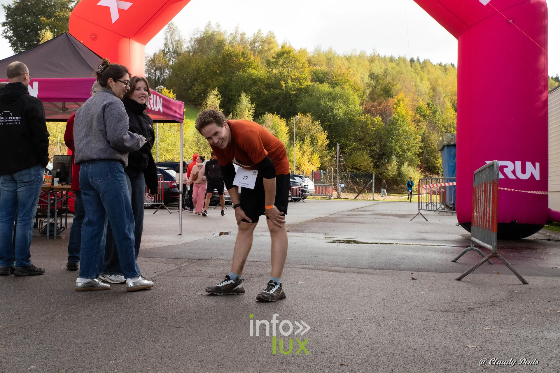 Backyard de Chôdes 2026 à Malmedy : un coureur sur la zone d’arrivée (photo Claudy Denis)