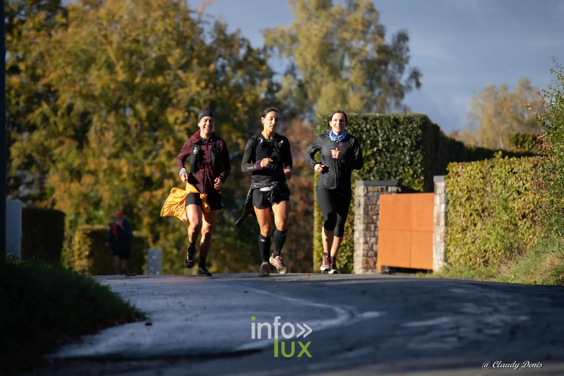 Backyard de Chôdes 2026 à Malmedy : trois coureurs sur une route du parcours (photo Claudy Denis)