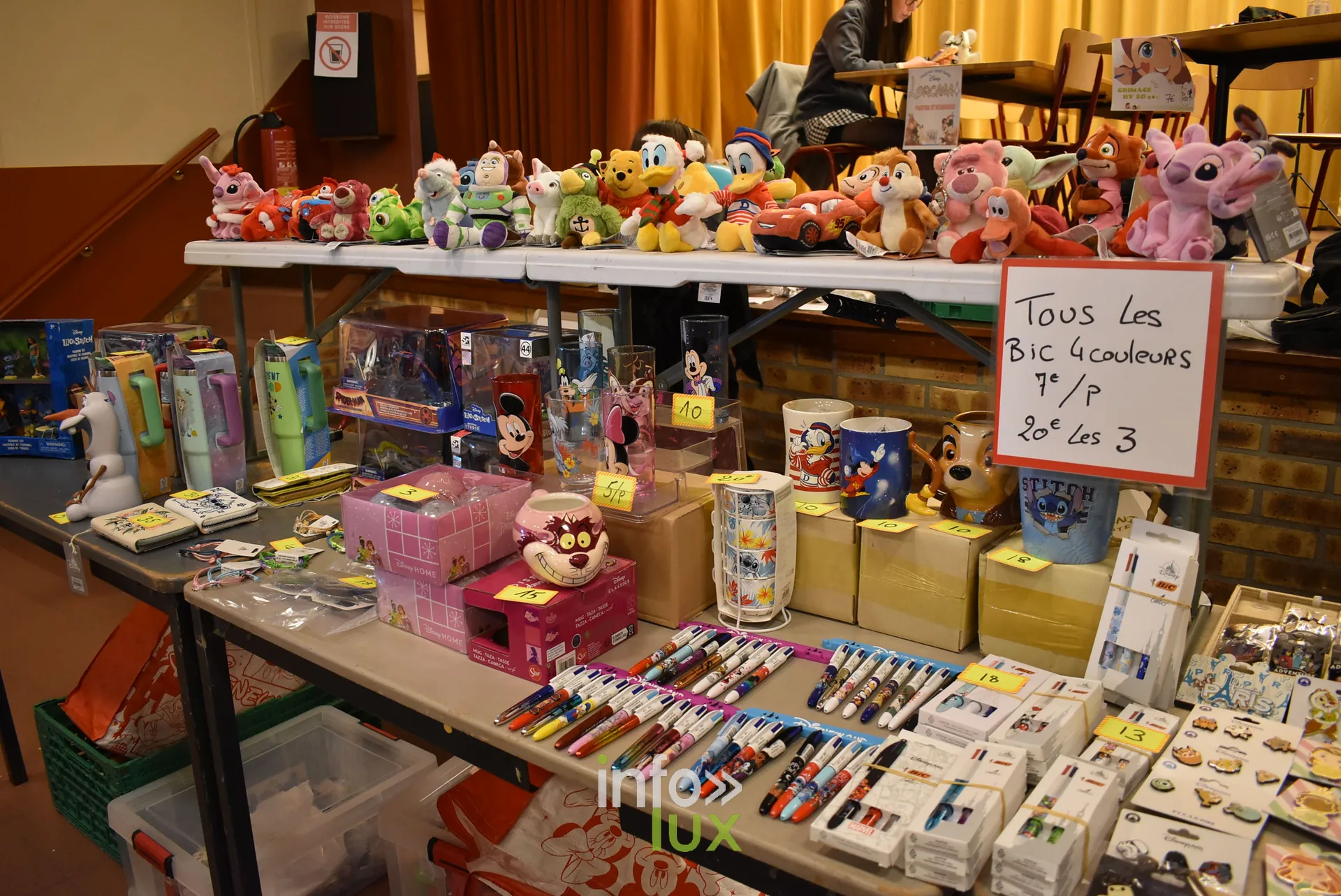 Meeting Disney et pop culture « Entre Ombres et Lumière » de Be Maf, Maison de Tous, Braine-l’Alleud, 31 octobre 2026 : un stand de figurines (photo info-lux.com)