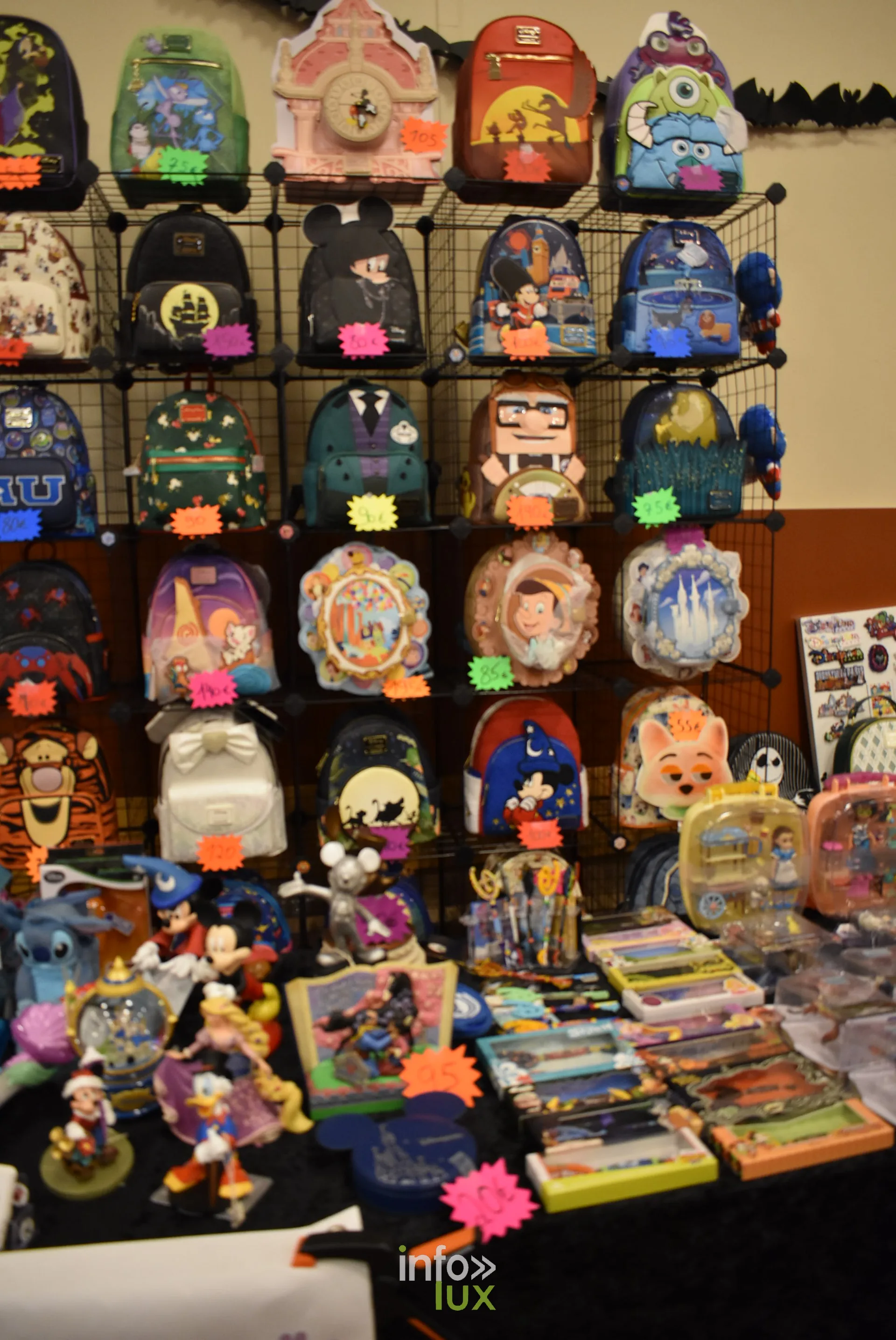 Meeting Disney et pop culture « Entre Ombres et Lumière » de Be Maf, Maison de Tous, Braine-l’Alleud, 31 octobre 2026 : des badges et porte-clés (photo info-lux.com)