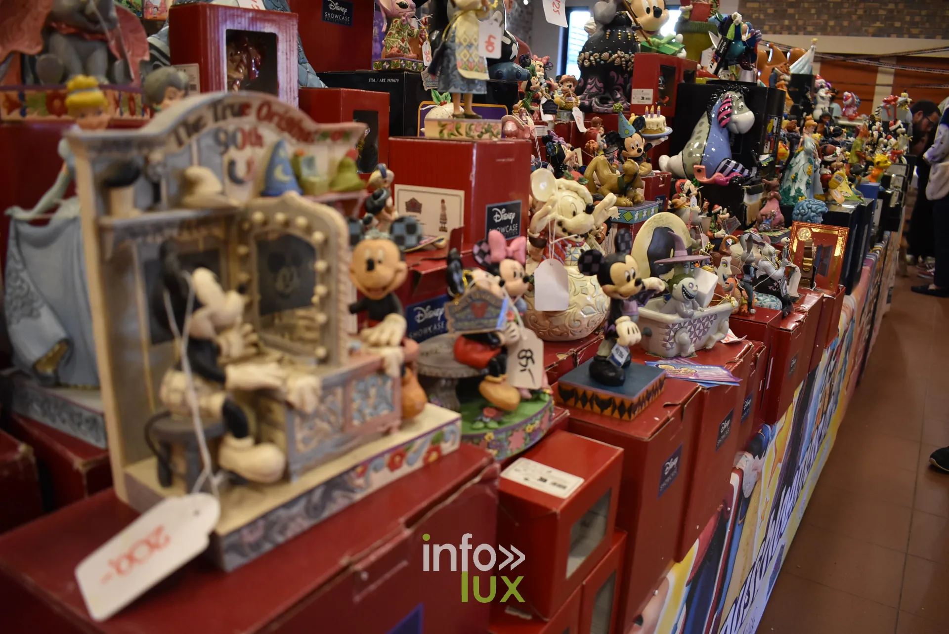 Meeting Disney et pop culture « Entre Ombres et Lumière » de Be Maf, Maison de Tous, Braine-l’Alleud, 31 octobre 2026 : des figurines de collection (photo info-lux.com)