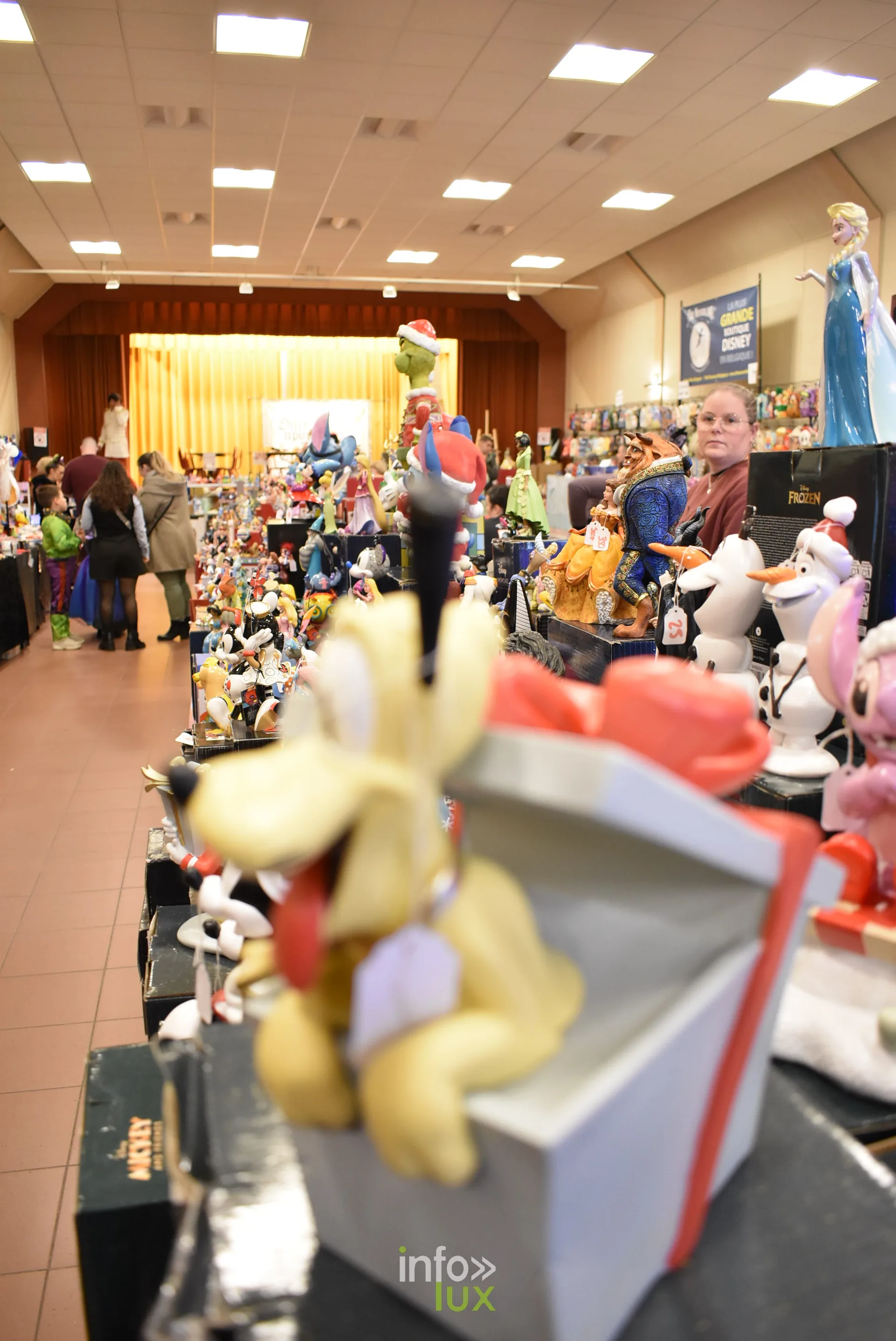 Meeting Disney et pop culture « Entre Ombres et Lumière » de Be Maf, Maison de Tous, Braine-l’Alleud, 31 octobre 2026 : des objets de collection (photo info-lux.com)