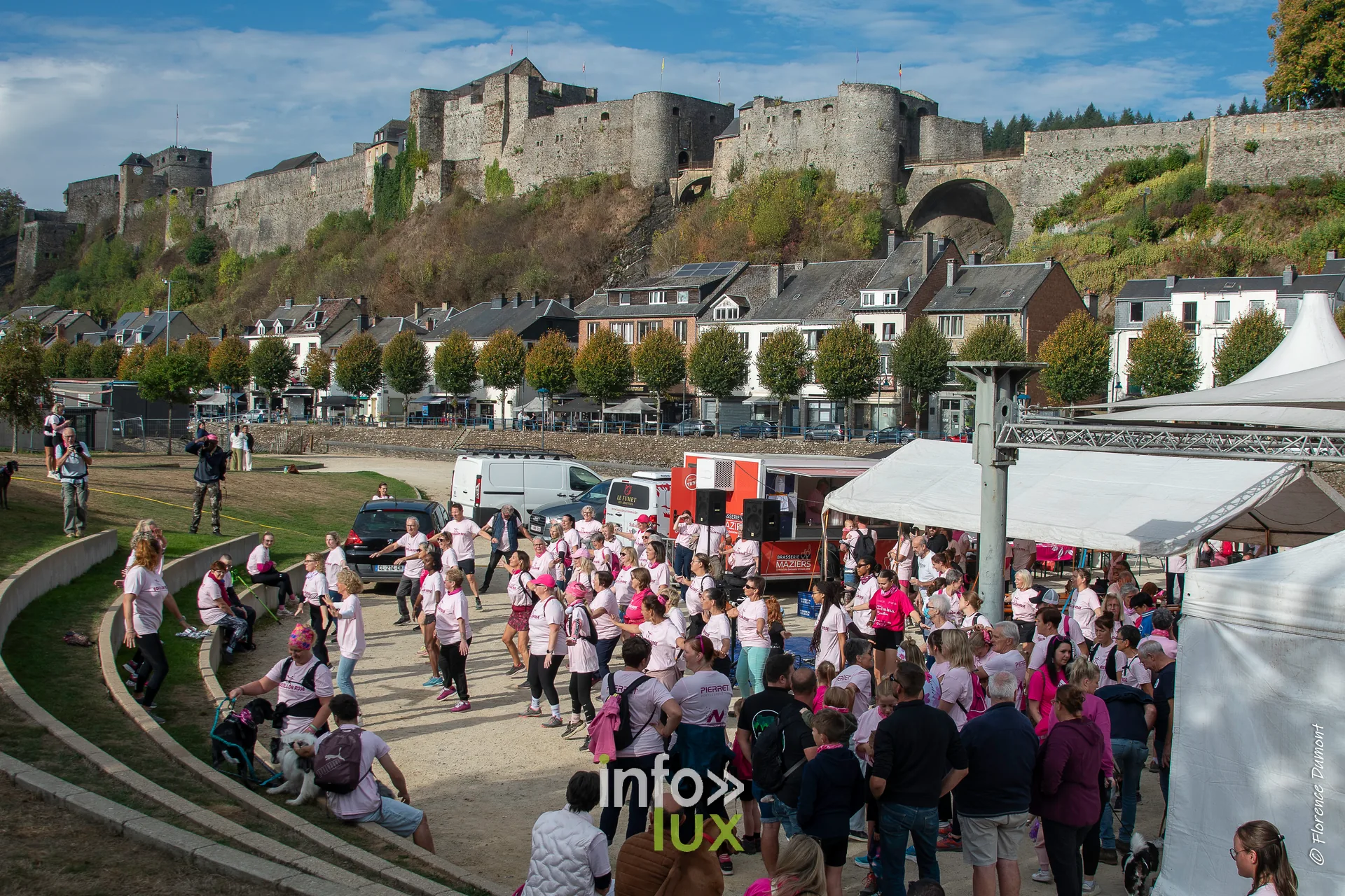 Bouillon Rose 2026 à Bouillon : foule au Parc des Sépulcrines sous le château de Bouillon
