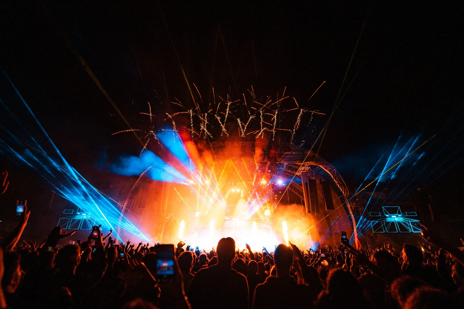 Lasers sur la grande scène du Cabaret Vert 2026