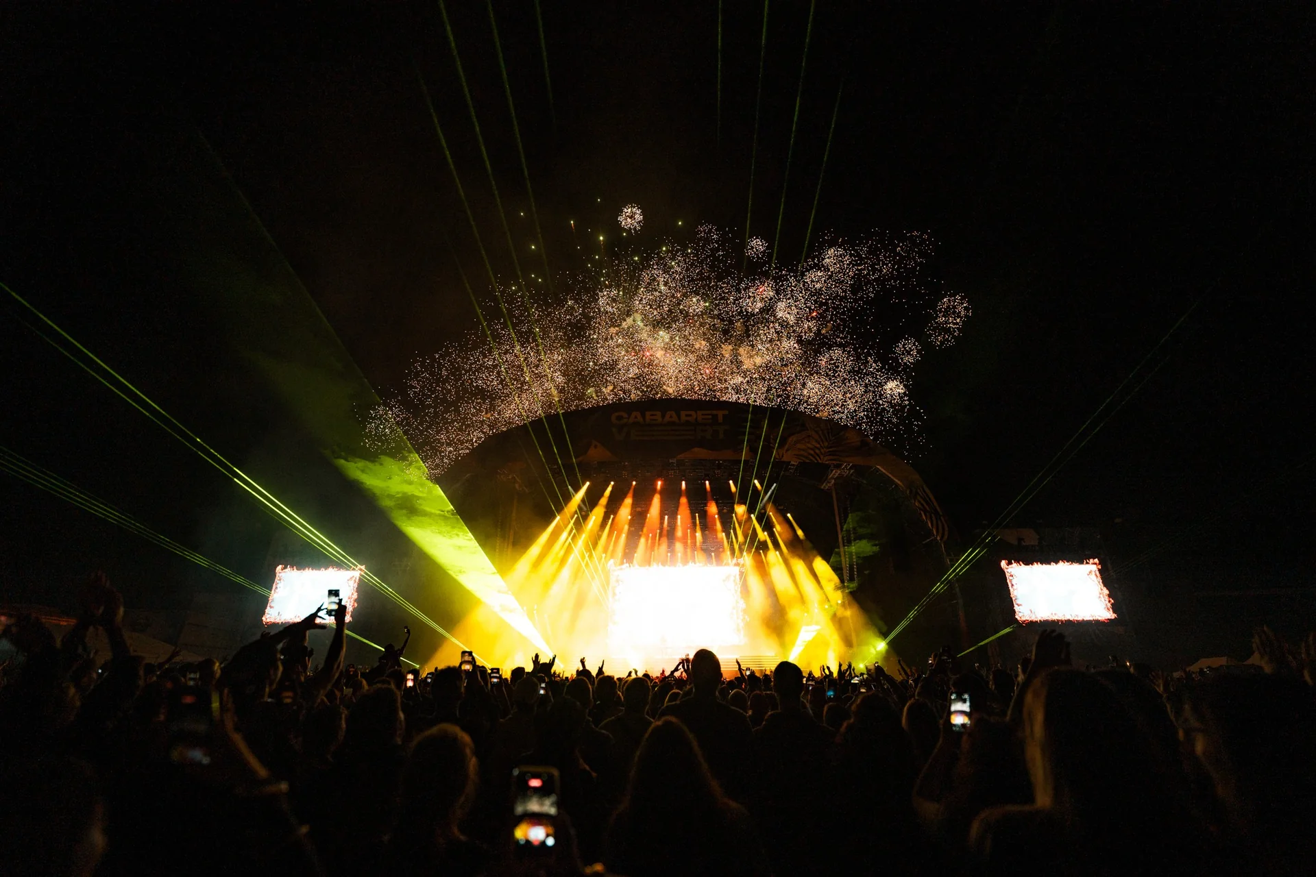 Feu d’artifice et lasers sur la grande scène du Cabaret Vert 2026