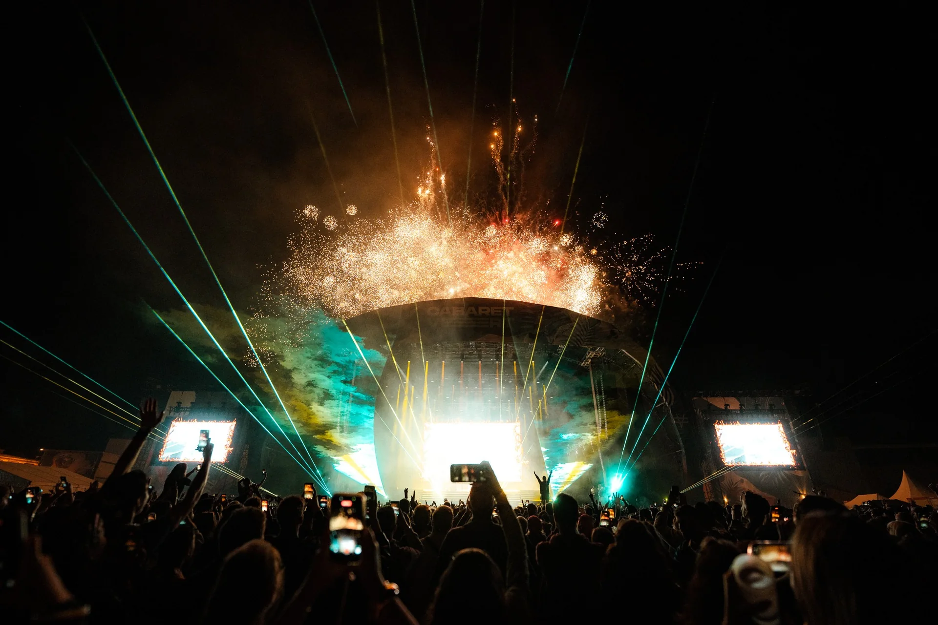 Feu d’artifice sur la grande scène du Cabaret Vert 2026