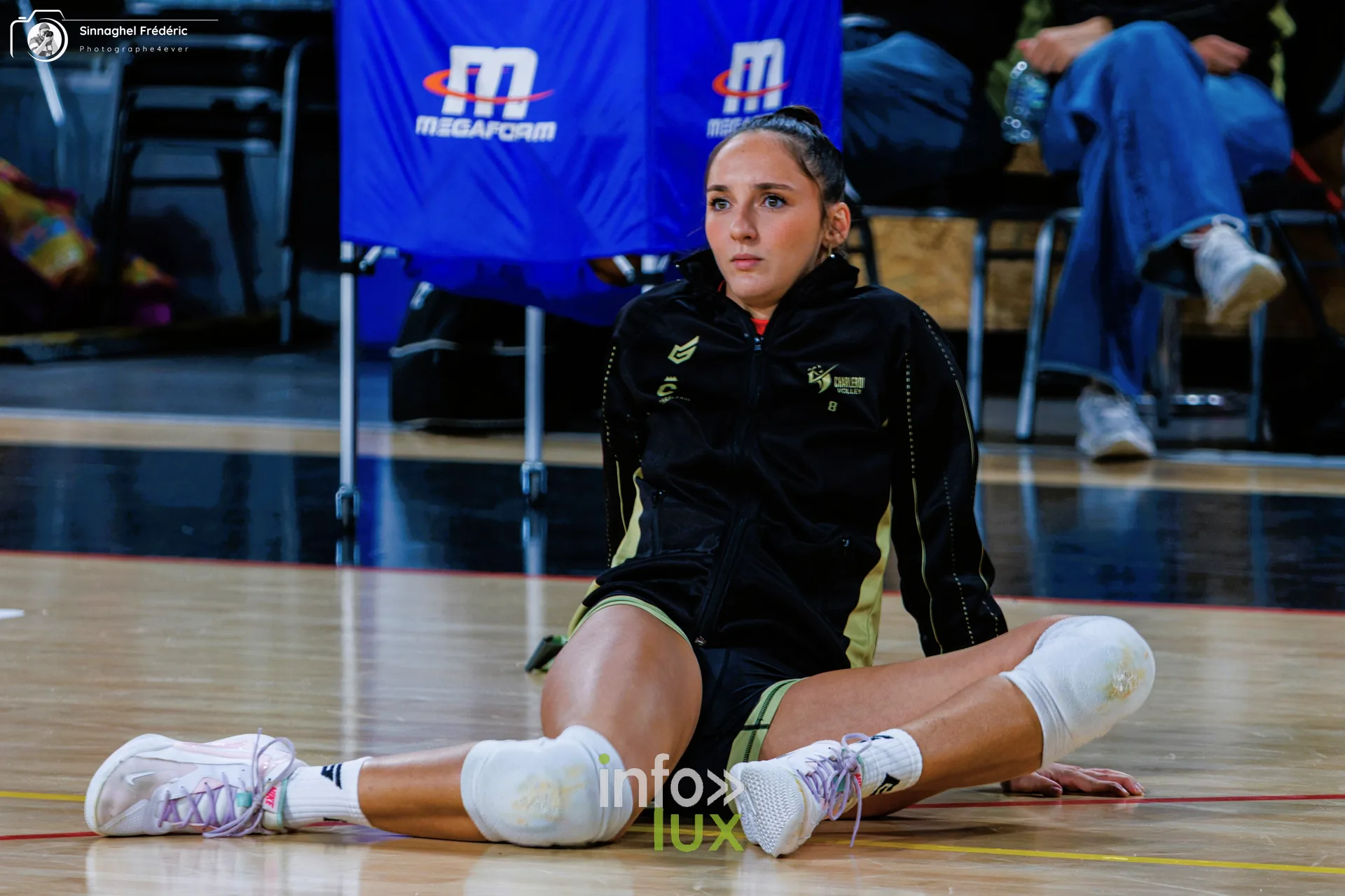 Charleroi Volley – Roeselare, CEV Challenge Cup, Dôme de Charleroi, 28 octobre 2026 : échauffement d’une joueuse de Charleroi Volley (photo Photographe4ever)