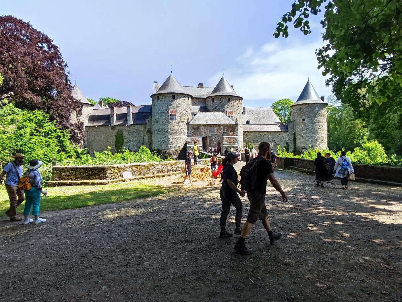 Château féodal de Corroy-le-Château (Corroy-le-Château) Château féodal de Corroy-le-Château (Corroy-le-Château)