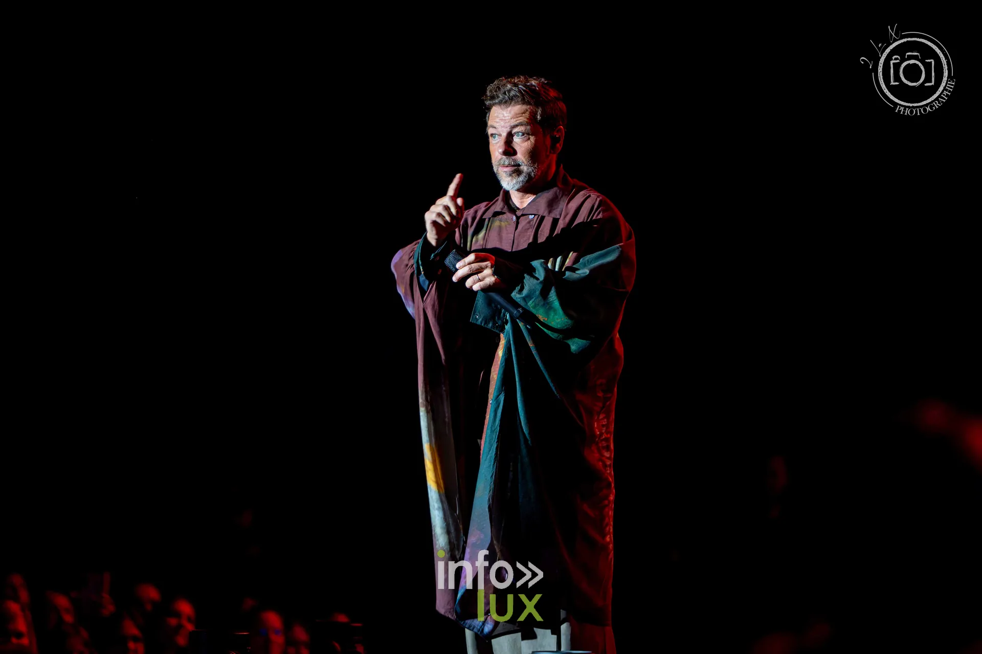 Christophe Maé au Galaxie d’Amnéville, 16 octobre 2026 : Christophe Maé face au public (photo 2 la X Photographie)
