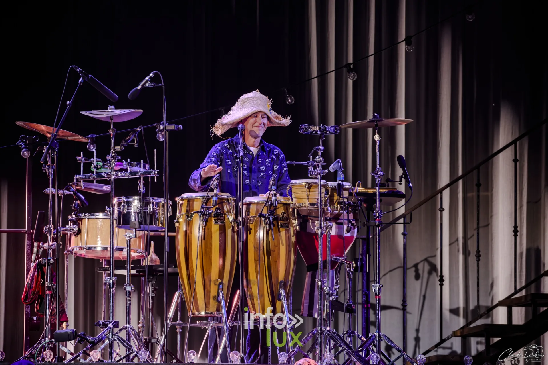 Christophe Maé à la Reims Arena, 15 octobre 2026 : un percussionniste du groupe de Christophe Maé (photo Claude Dubois)