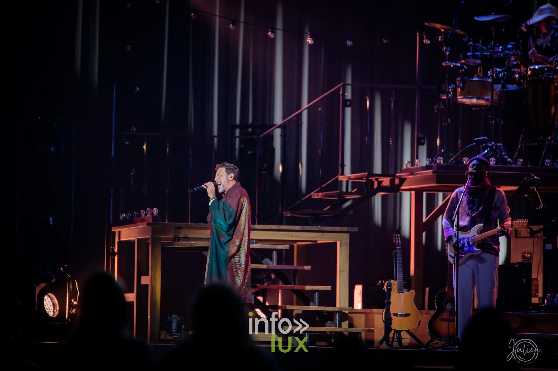 Christophe Maé au Zénith de Strasbourg, 17 octobre 2026 : Christophe Maé au chant, avec ses musiciens (photo Julien Photographie)