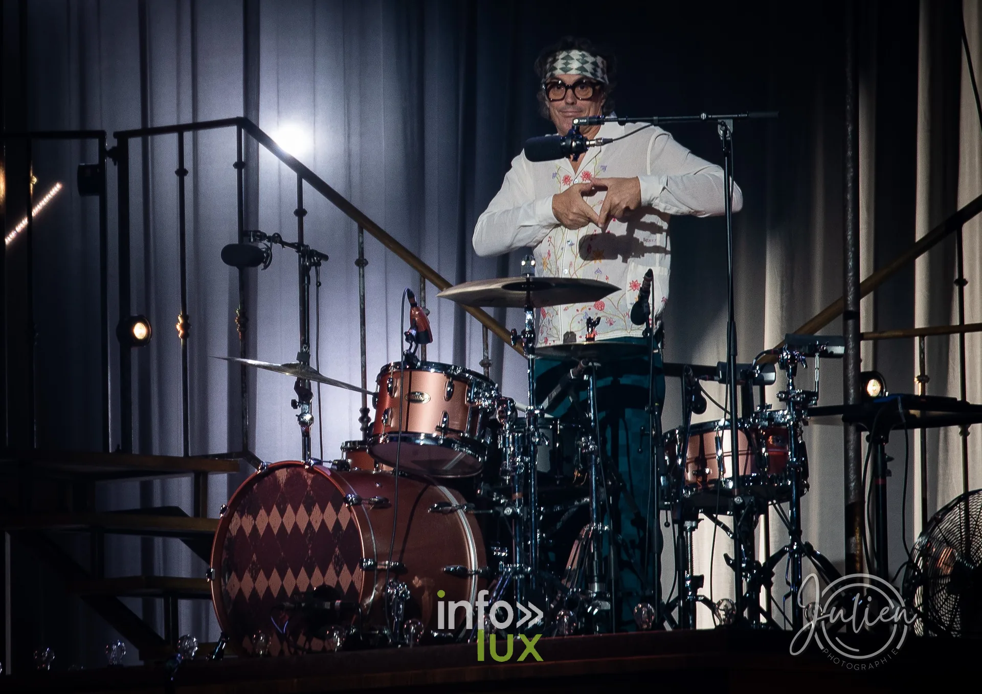 Christophe Maé au Zénith de Strasbourg, 17 octobre 2026 : un musicien du groupe de Christophe Maé à la batterie (photo Julien Photographie)