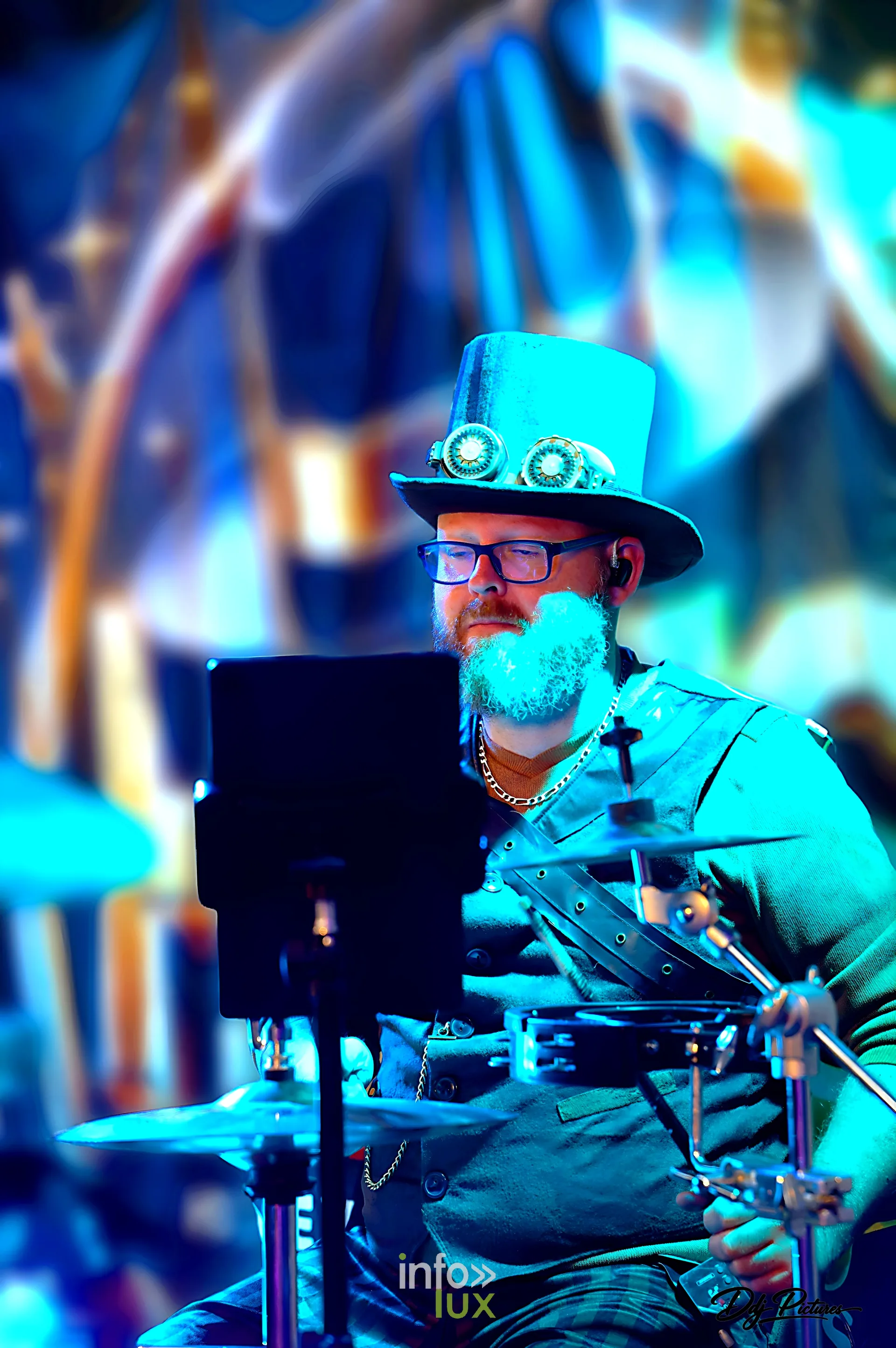 Concert sur la scène de l’espace Dedon, convention steampunk Rouages intemporels à Toul, octobre 2026 (photo Éric Didierjean)