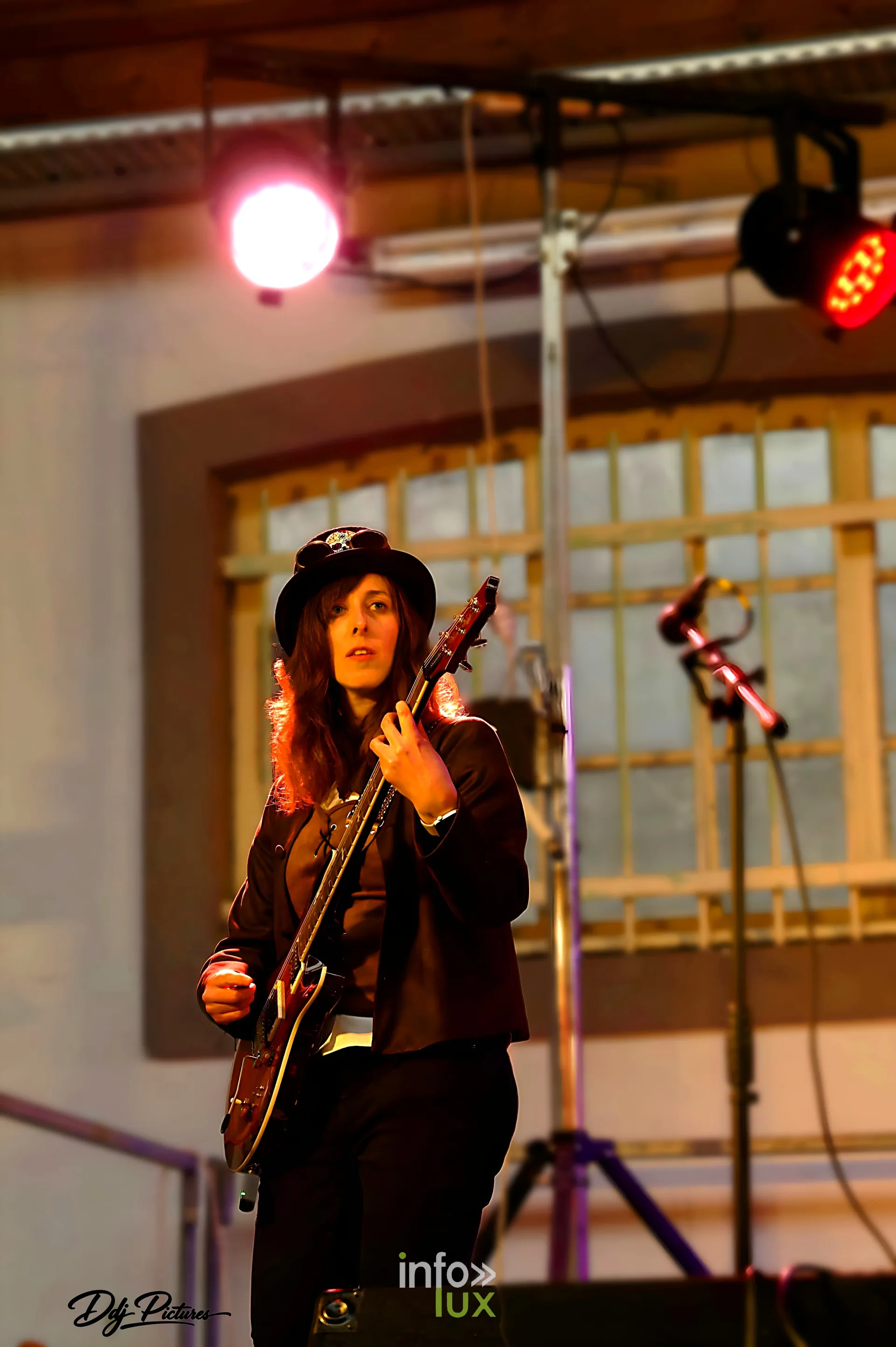 Concert sur la scène de l’espace Dedon, convention steampunk Rouages intemporels à Toul, octobre 2026 (photo Éric Didierjean)