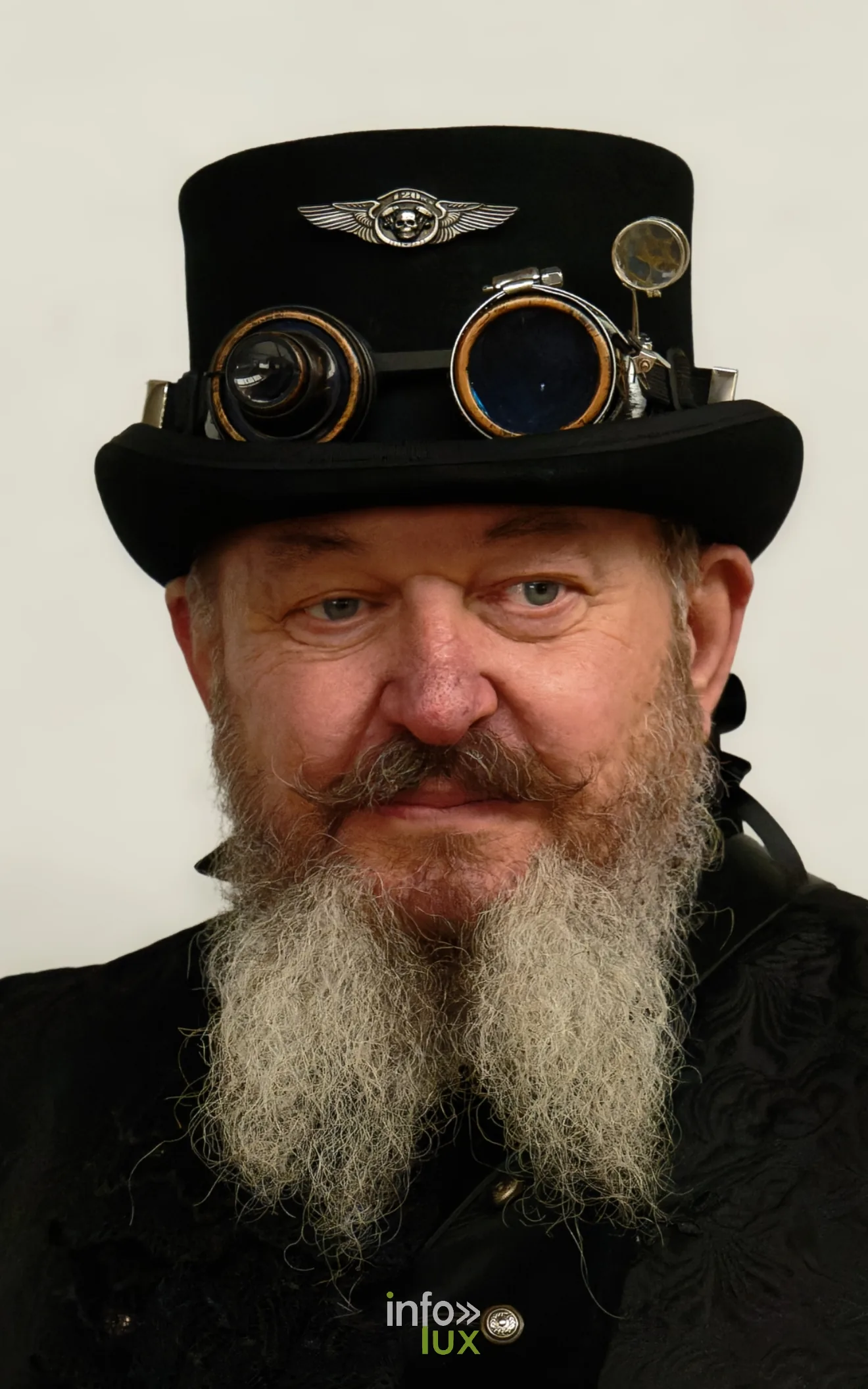 Portrait d’une personne costumée, convention steampunk Rouages intemporels à Toul, octobre 2026 (photo Éric Didierjean)
