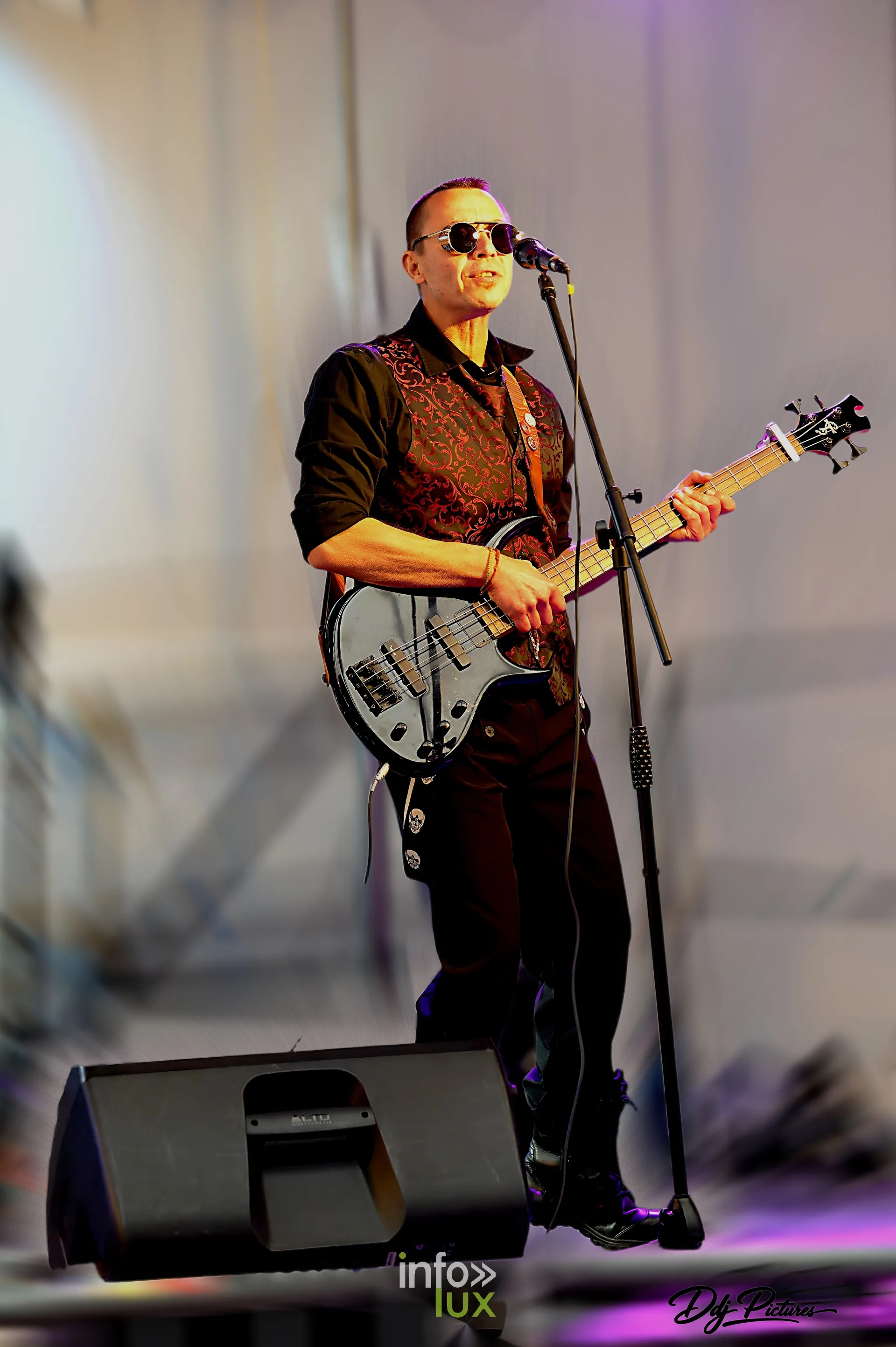 Concert sur la scène de l’espace Dedon, convention steampunk Rouages intemporels à Toul, octobre 2026 (photo Éric Didierjean)