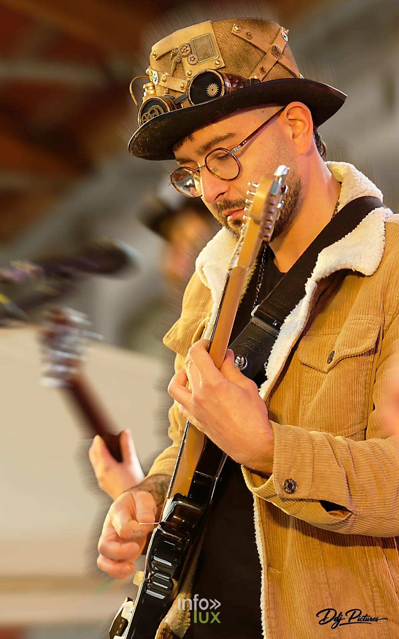 Concert sur la scène de l’espace Dedon, convention steampunk Rouages intemporels à Toul, octobre 2026 (photo Éric Didierjean)