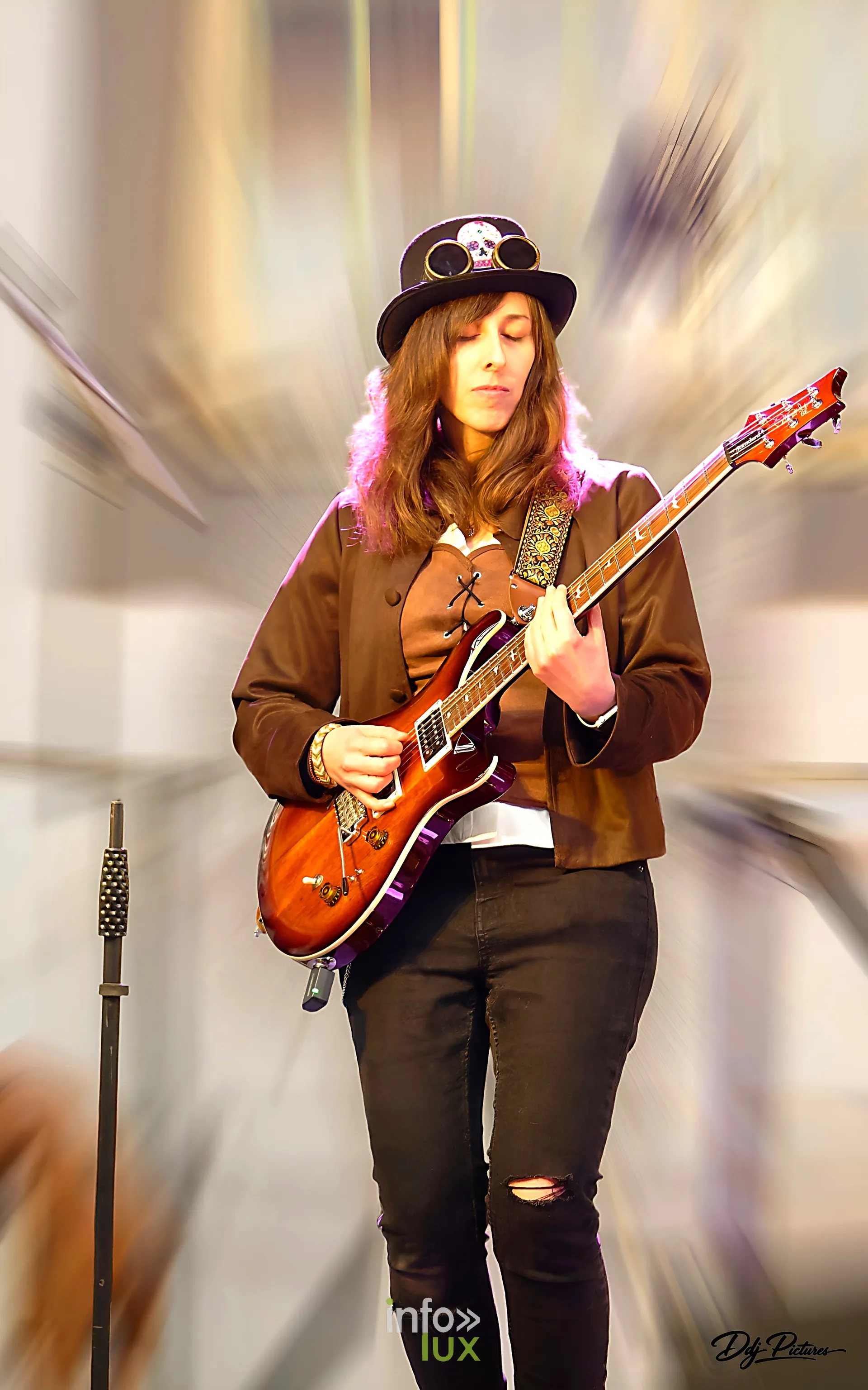 Concert sur la scène de l’espace Dedon, convention steampunk Rouages intemporels à Toul, octobre 2026 (photo Éric Didierjean)