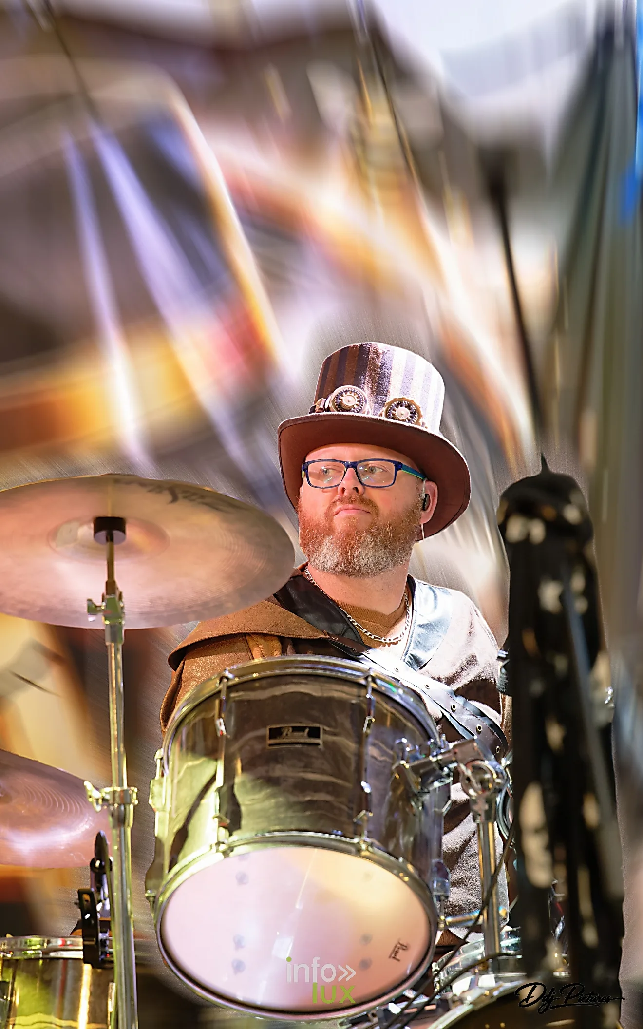 Concert sur la scène de l’espace Dedon, convention steampunk Rouages intemporels à Toul, octobre 2026 (photo Éric Didierjean)