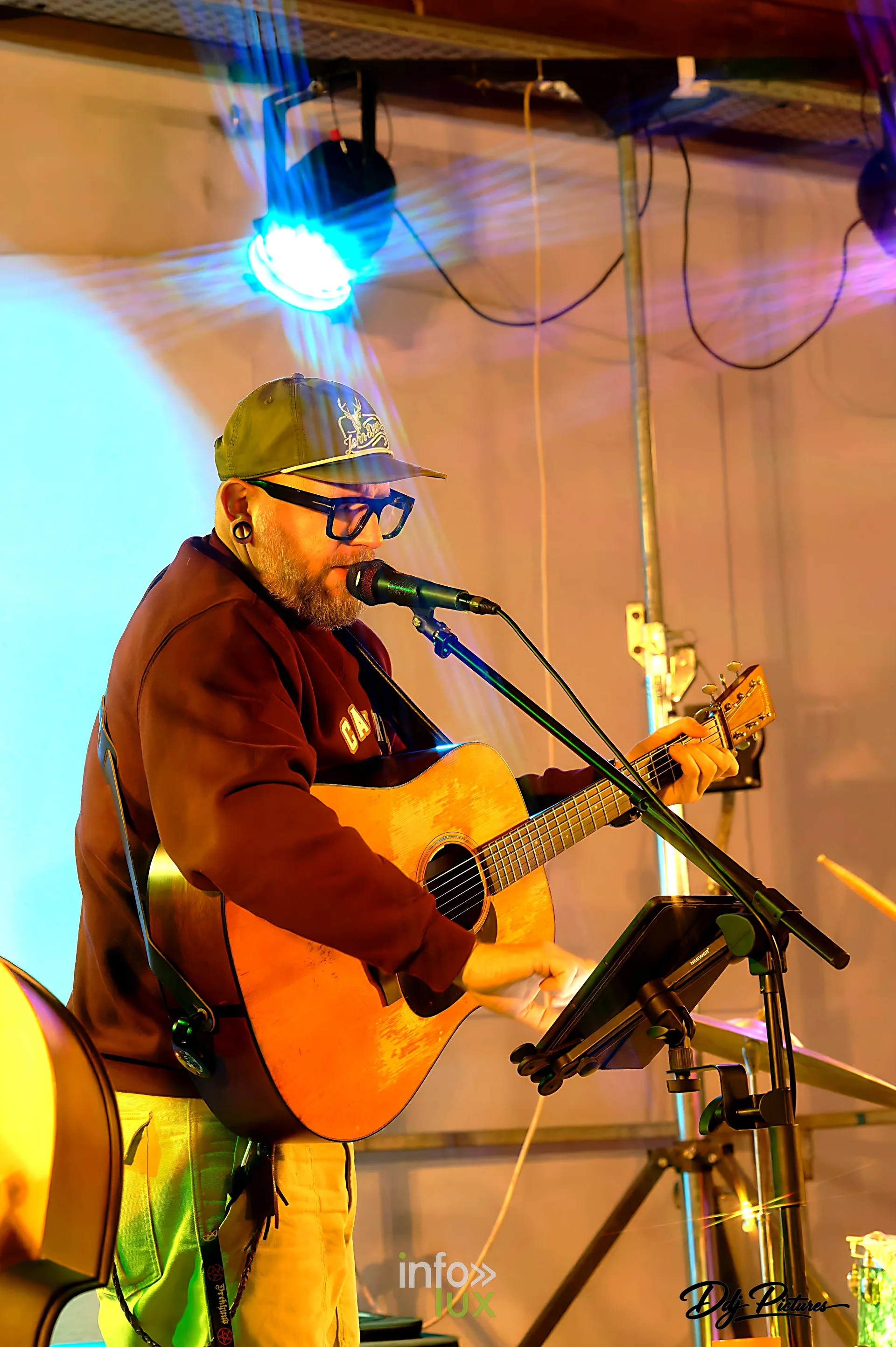 Concert sur la scène de l’espace Dedon, convention steampunk Rouages intemporels à Toul, octobre 2026 (photo Éric Didierjean)