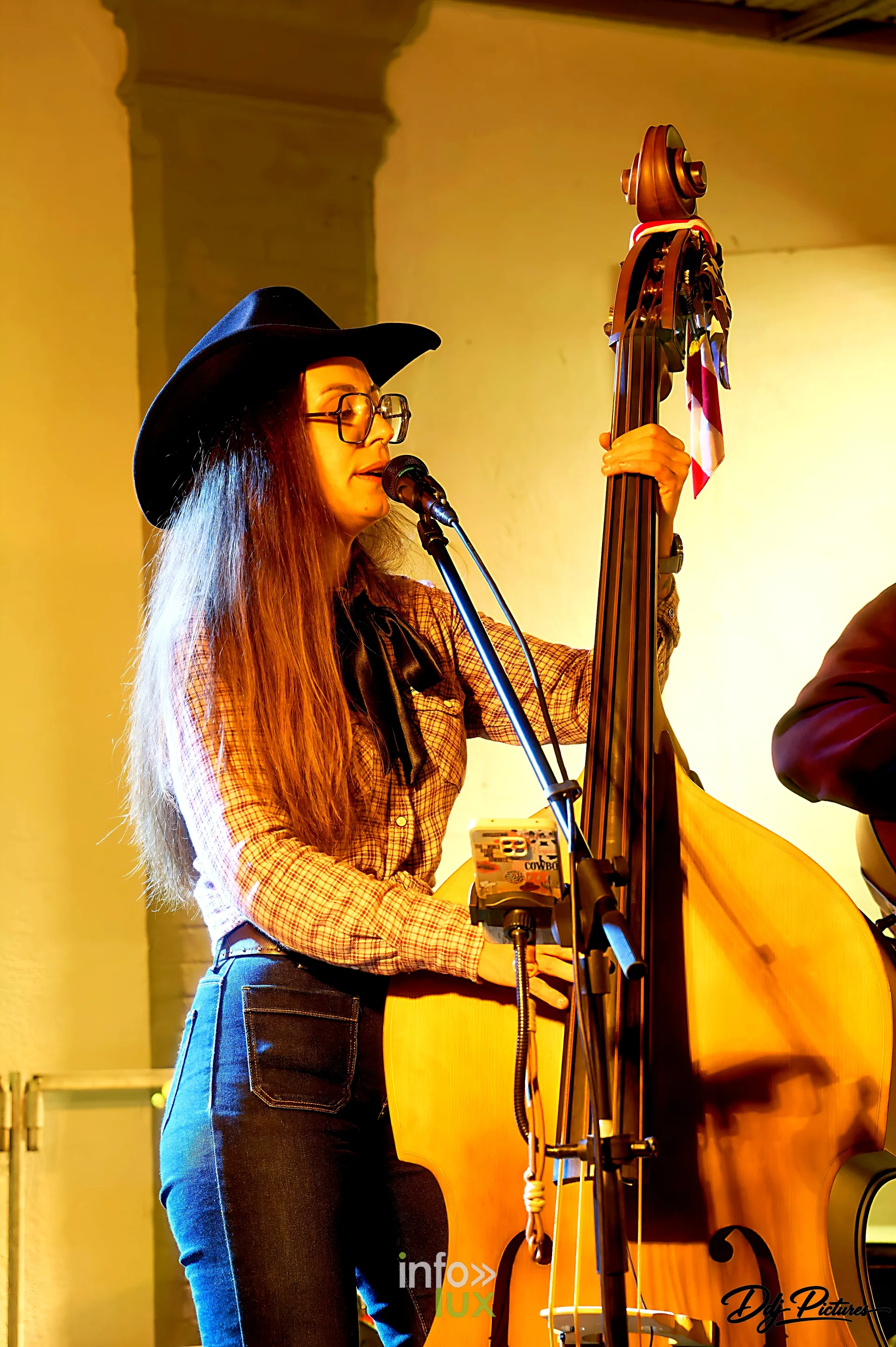 Concert sur la scène de l’espace Dedon, convention steampunk Rouages intemporels à Toul, octobre 2026 (photo Éric Didierjean)