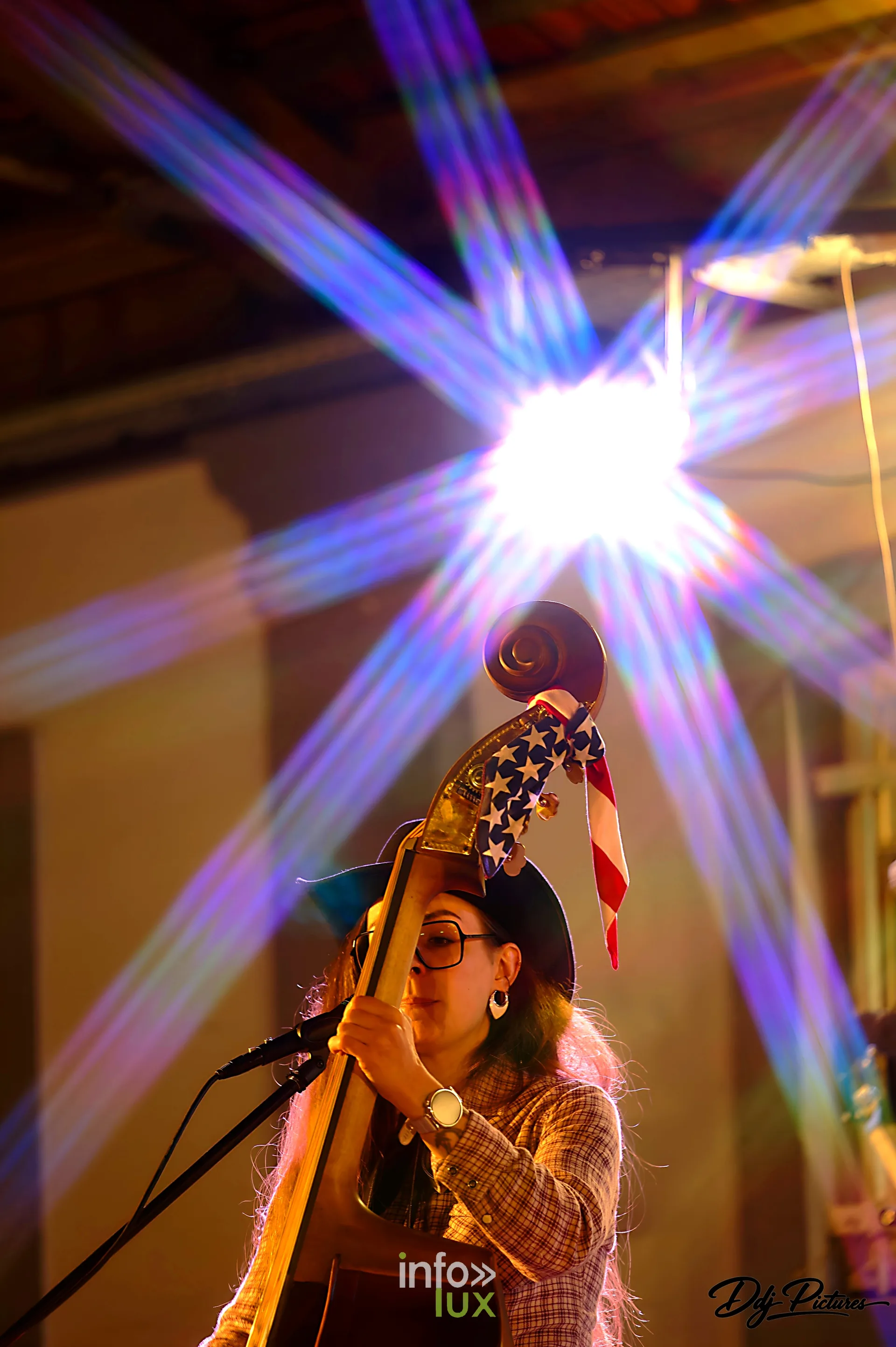 Concert sur la scène de l’espace Dedon, convention steampunk Rouages intemporels à Toul, octobre 2026 (photo Éric Didierjean)