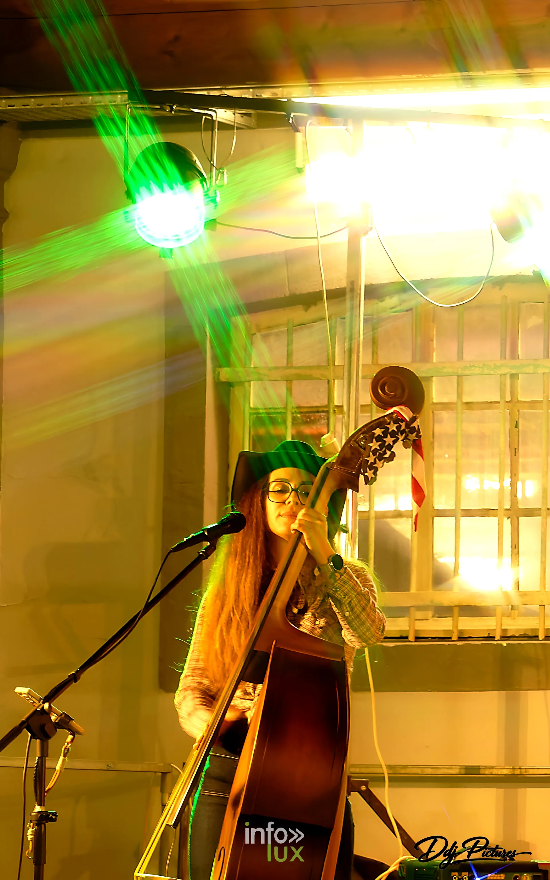 Concert sur la scène de l’espace Dedon, convention steampunk Rouages intemporels à Toul, octobre 2026 (photo Éric Didierjean)