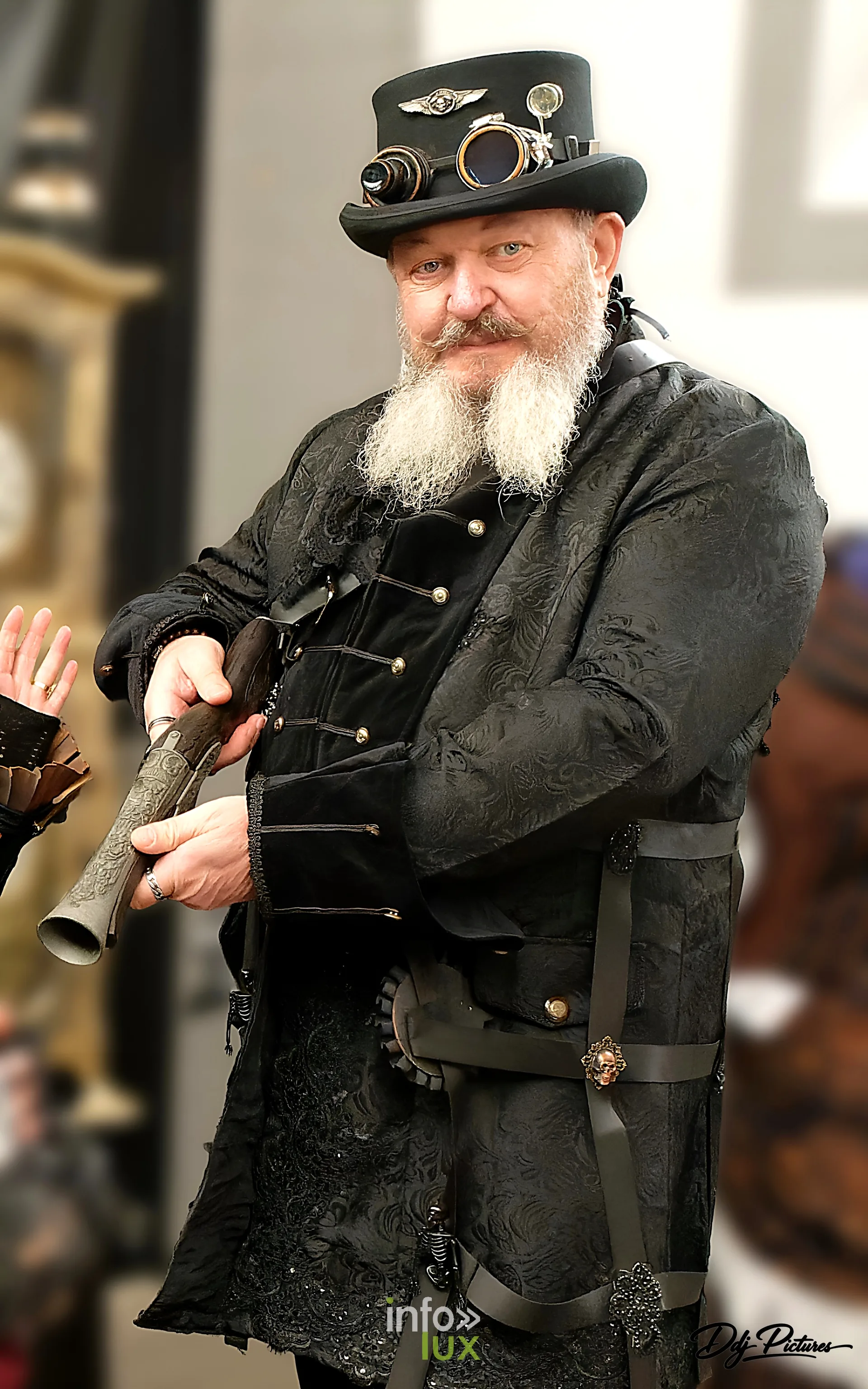 Portrait d’une personne costumée, convention steampunk Rouages intemporels à Toul, octobre 2026 (photo Éric Didierjean)