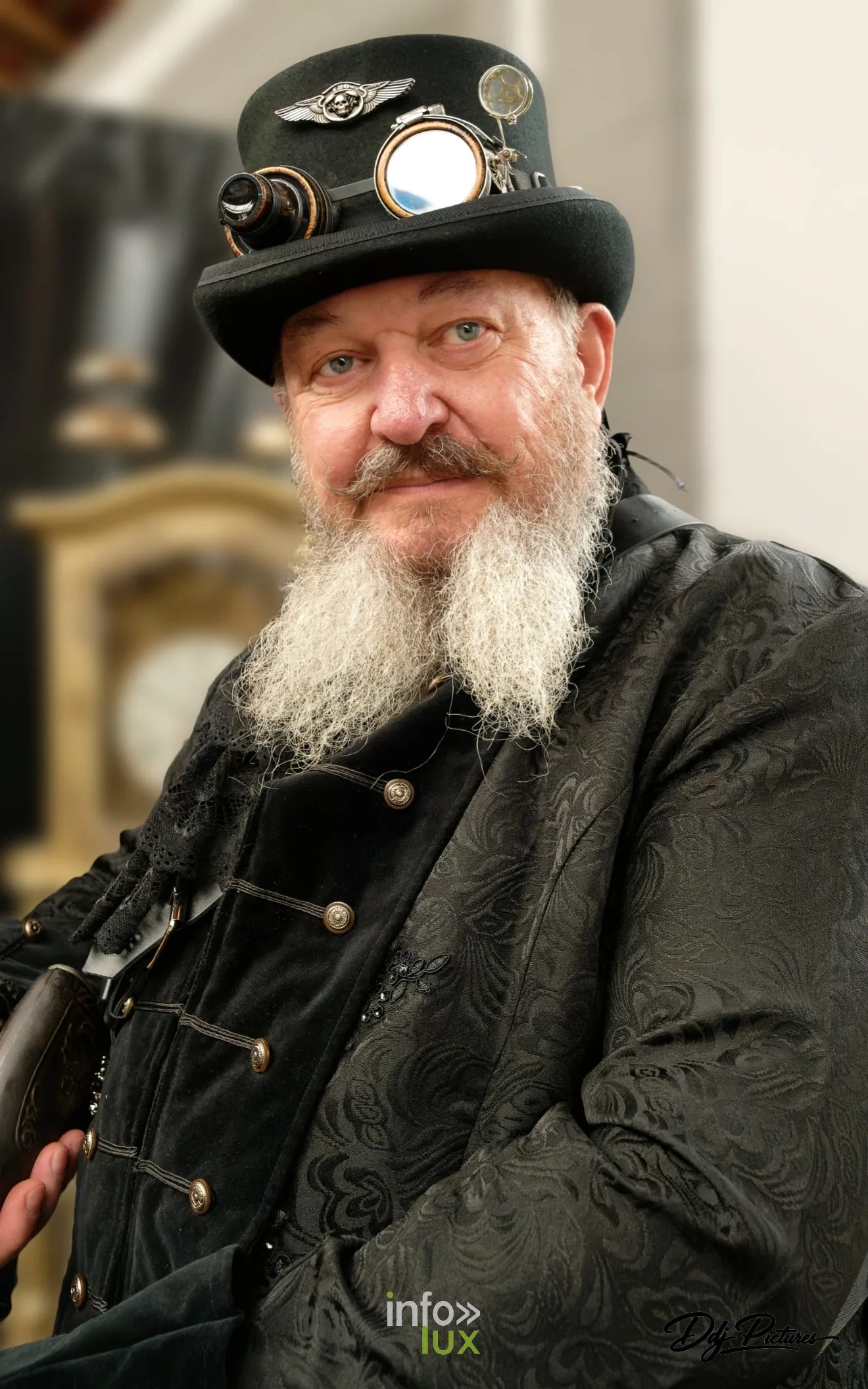 Portrait d’une personne costumée, convention steampunk Rouages intemporels à Toul, octobre 2026 (photo Éric Didierjean)