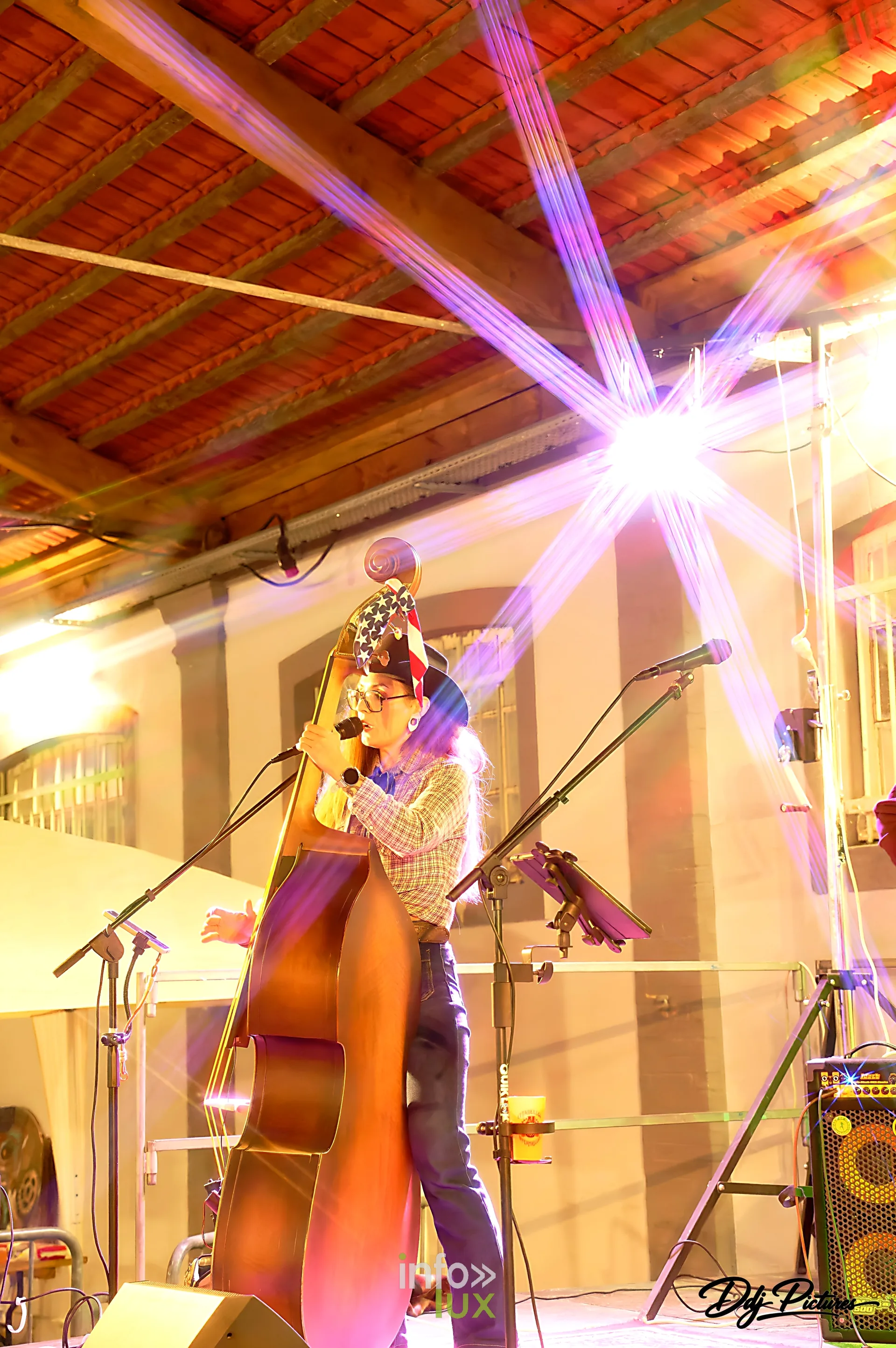 Concert sur la scène de l’espace Dedon, convention steampunk Rouages intemporels à Toul, octobre 2026 (photo Éric Didierjean)