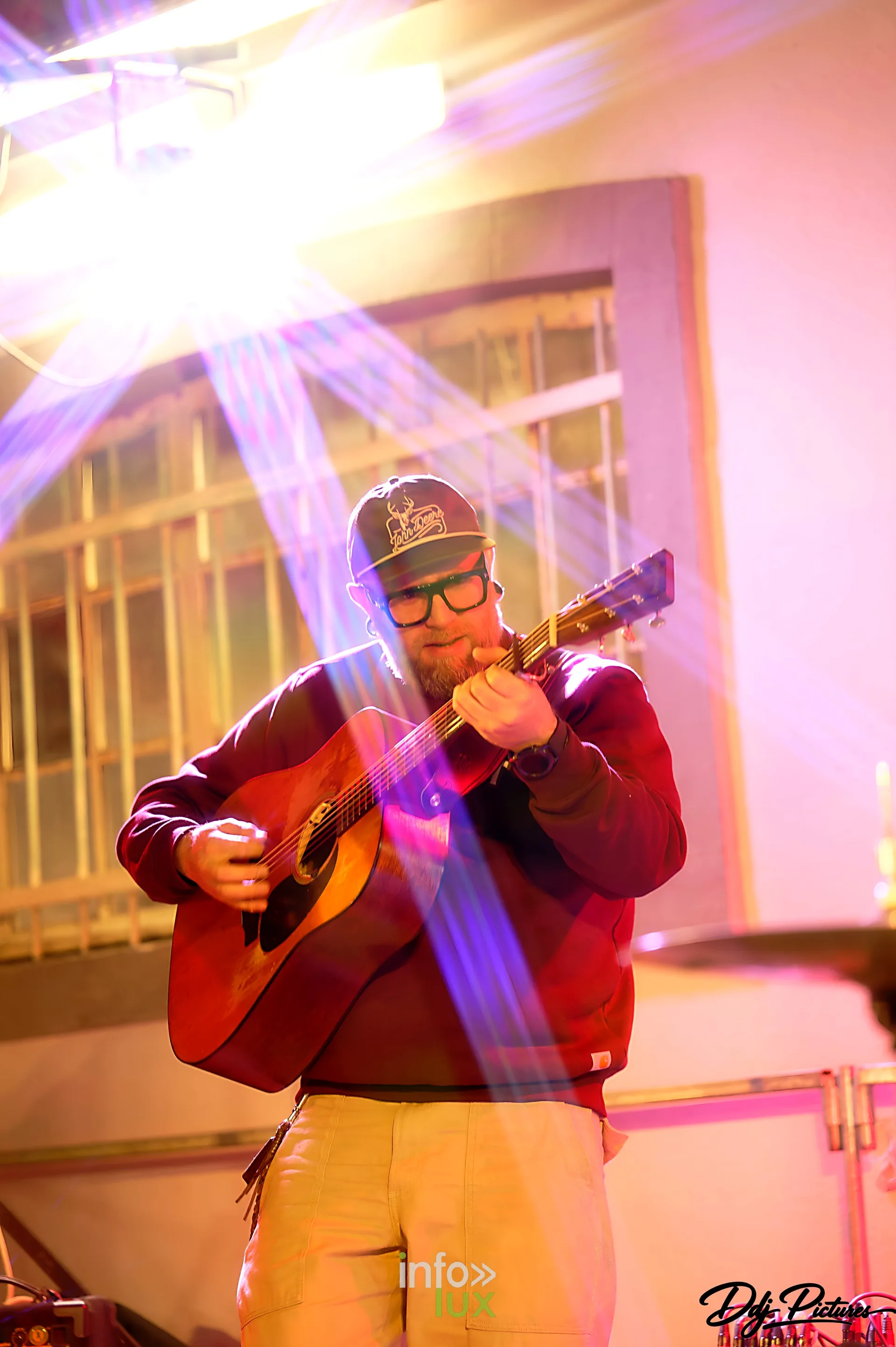Concert sur la scène de l’espace Dedon, convention steampunk Rouages intemporels à Toul, octobre 2026 (photo Éric Didierjean)
