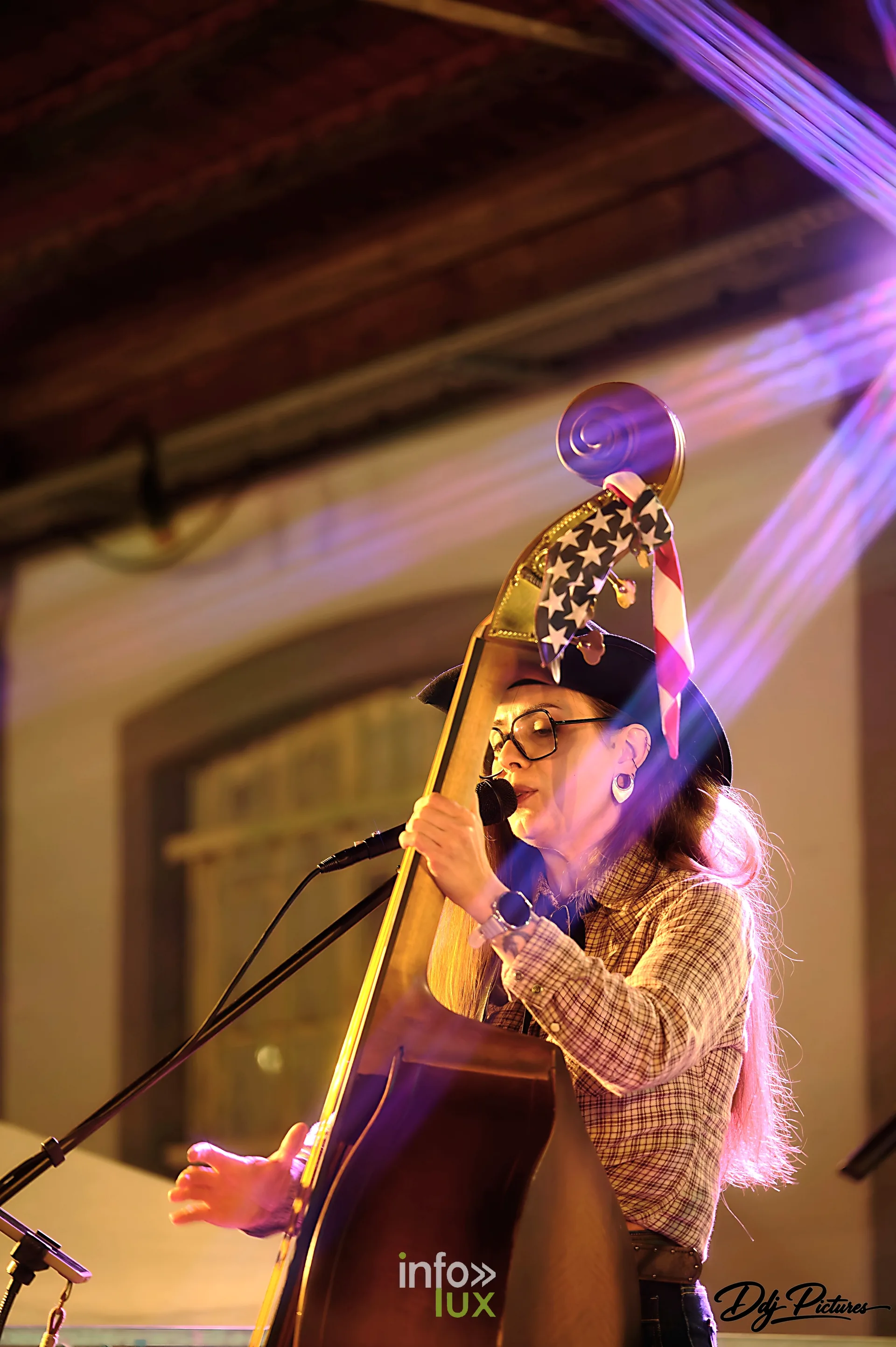 Concert sur la scène de l’espace Dedon, convention steampunk Rouages intemporels à Toul, octobre 2026 (photo Éric Didierjean)