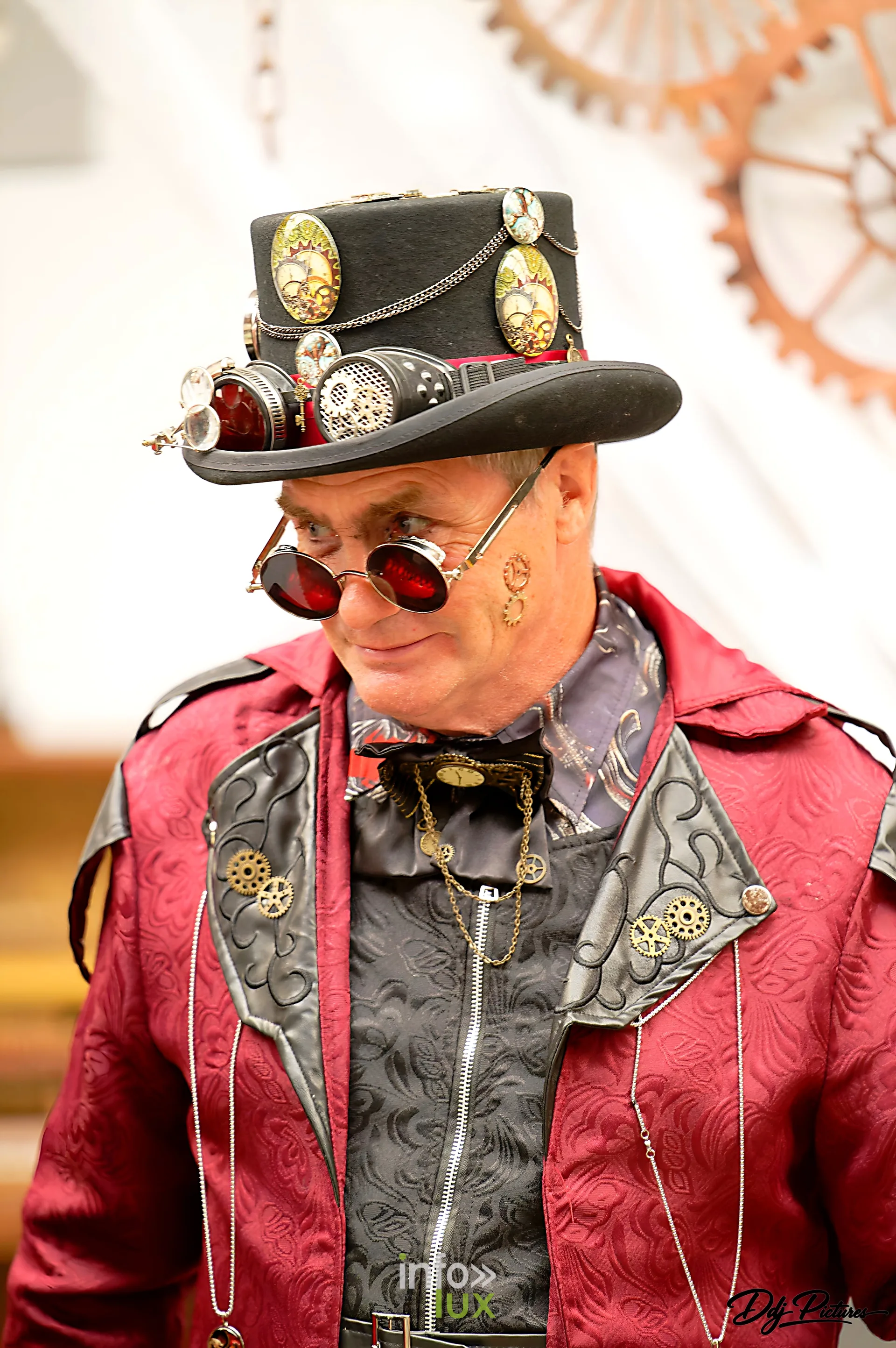 Portrait d’une personne costumée, convention steampunk Rouages intemporels à Toul, octobre 2026 (photo Éric Didierjean)
