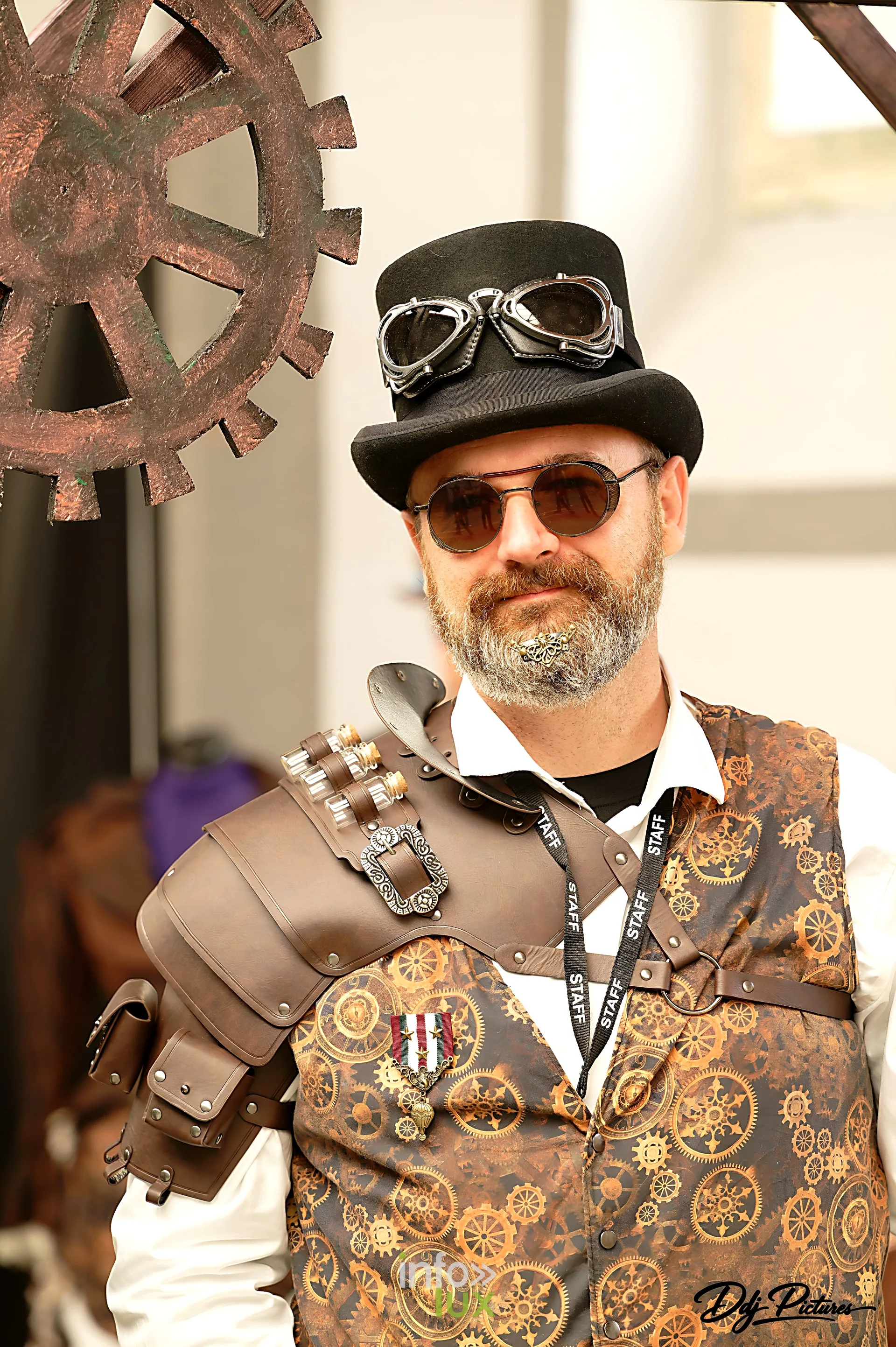 Portrait d’une personne costumée, convention steampunk Rouages intemporels à Toul, octobre 2026 (photo Éric Didierjean)