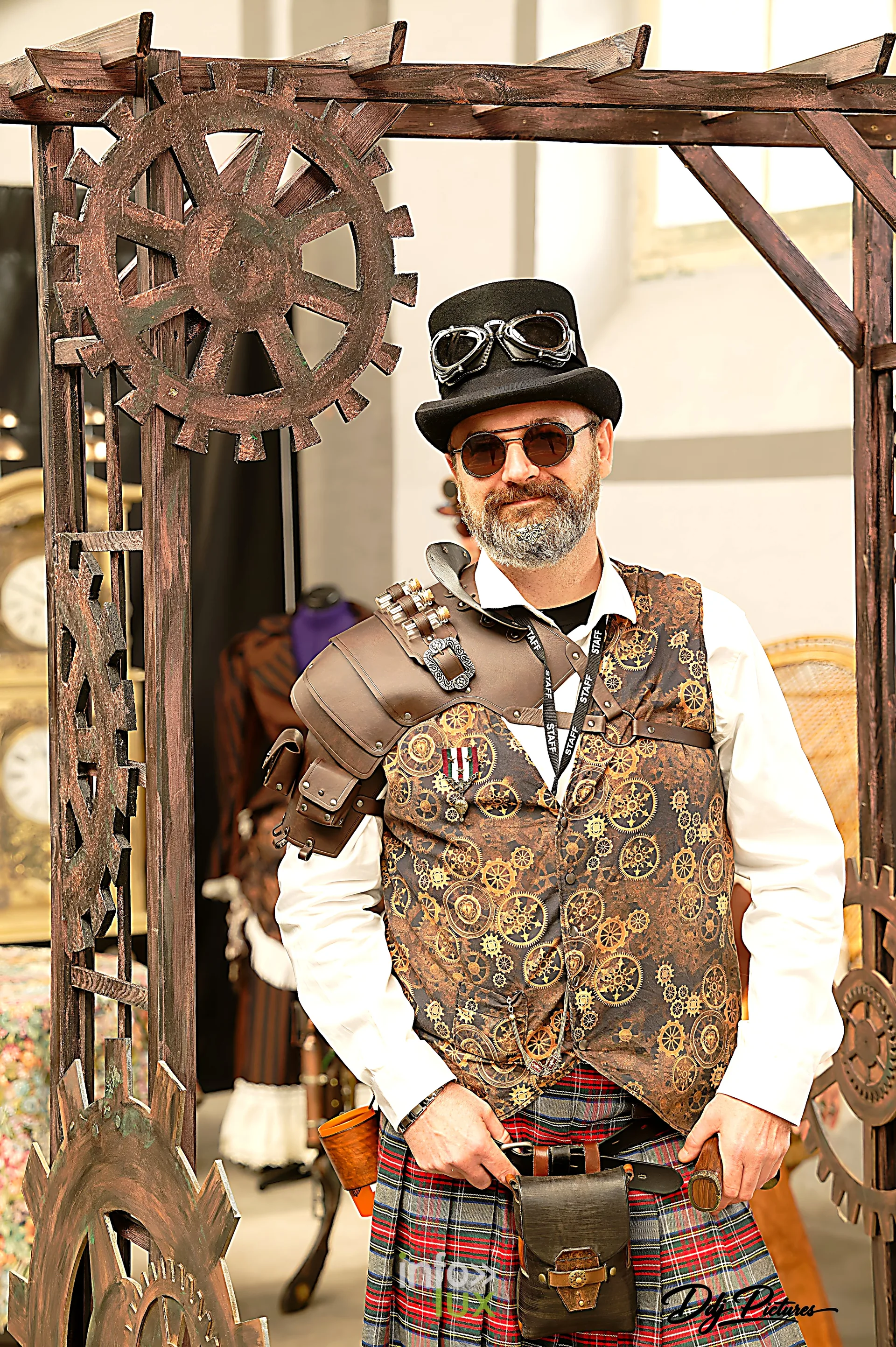 Portrait d’une personne costumée, convention steampunk Rouages intemporels à Toul, octobre 2026 (photo Éric Didierjean)
