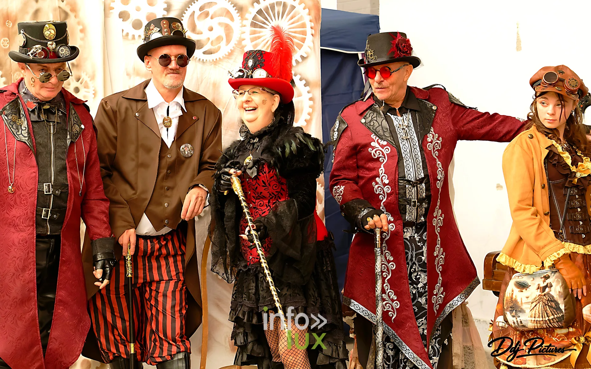 Groupe de participants costumés, convention steampunk Rouages intemporels à Toul, octobre 2026 (photo Éric Didierjean)