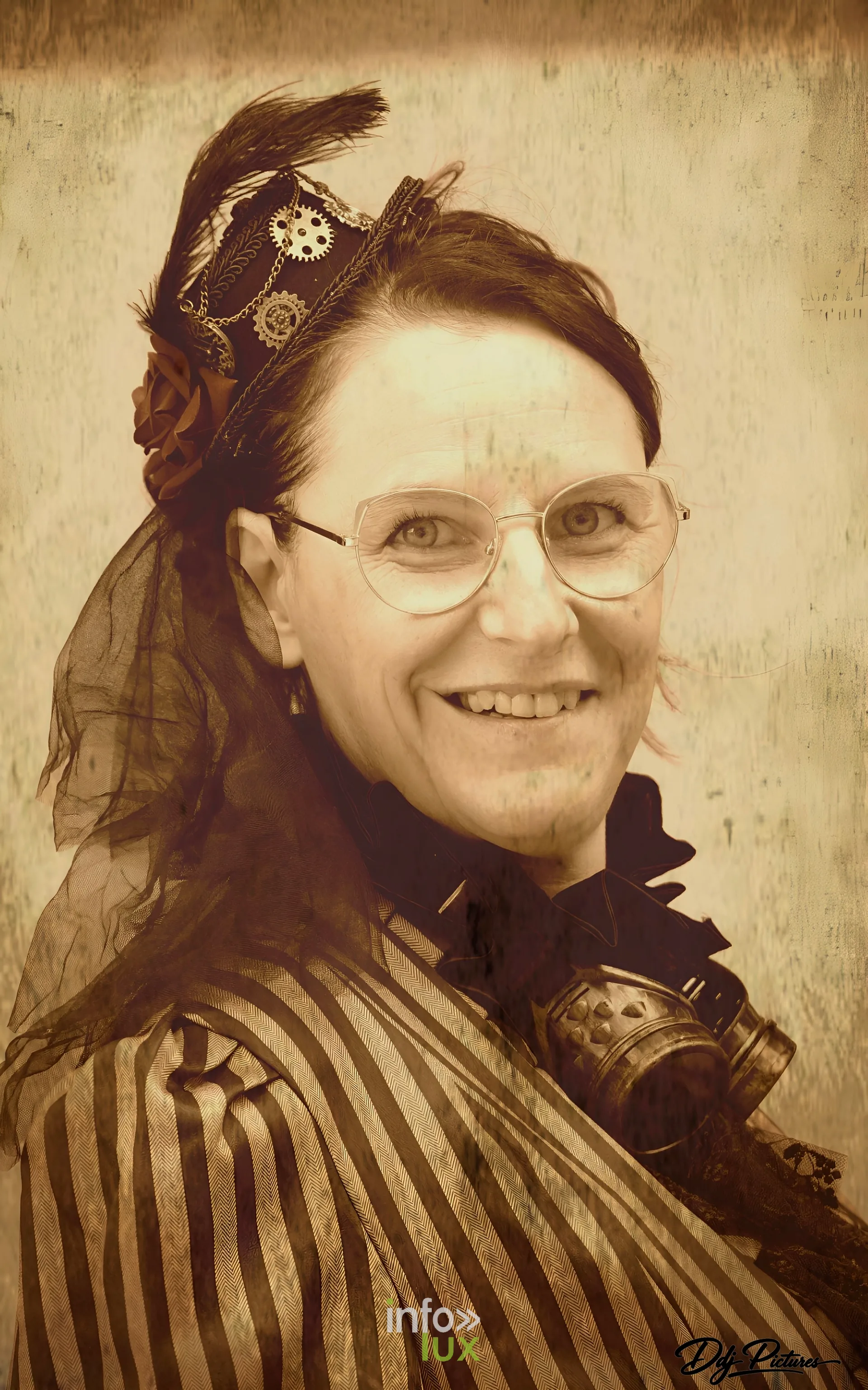 Portrait en tons sépia, à la manière d’une photographie ancienne, convention steampunk Rouages intemporels à Toul, octobre 2026 (photo Éric Didierjean)
