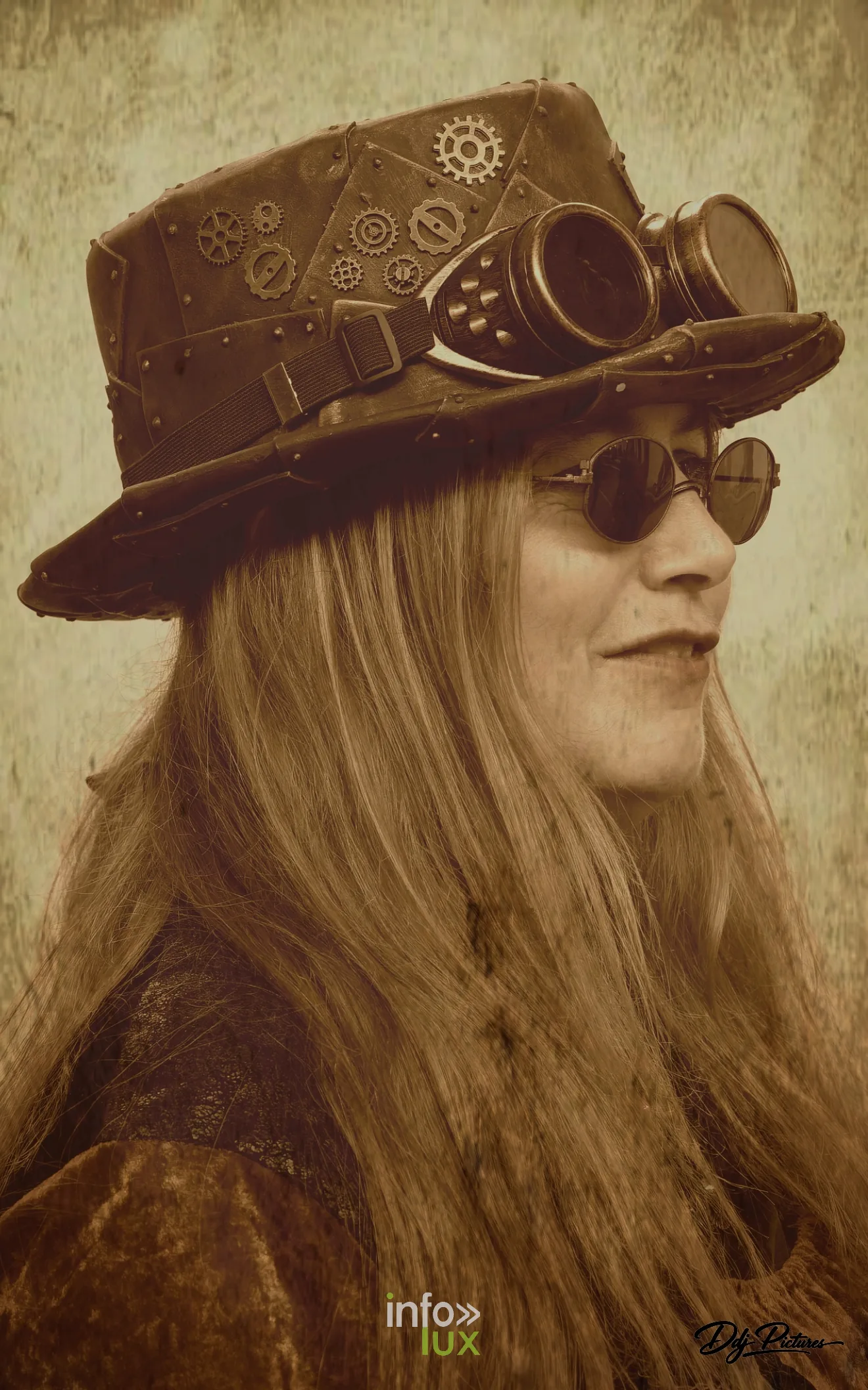 Portrait en tons sépia, à la manière d’une photographie ancienne, convention steampunk Rouages intemporels à Toul, octobre 2026 (photo Éric Didierjean)