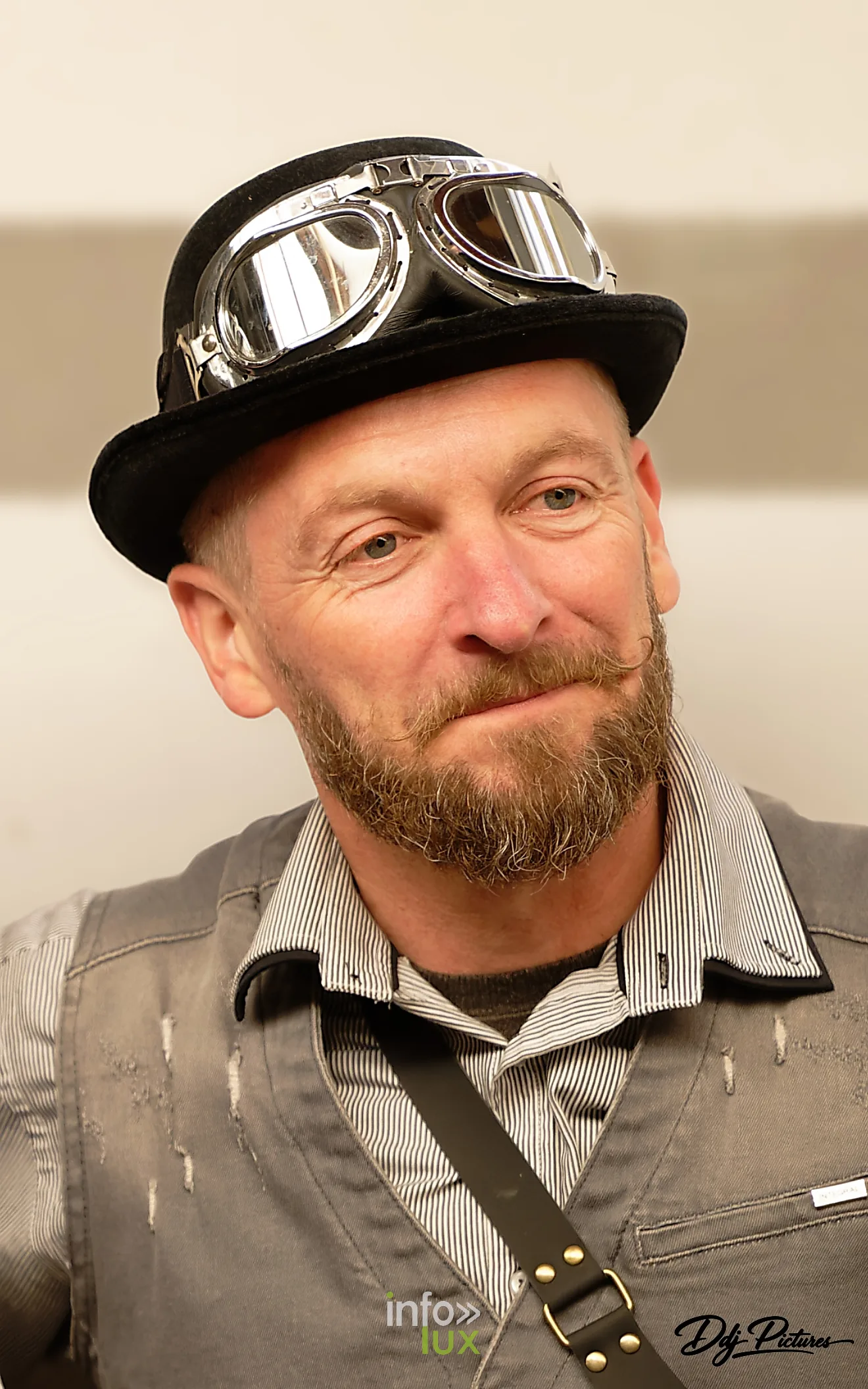 Portrait d’une personne costumée, convention steampunk Rouages intemporels à Toul, octobre 2026 (photo Éric Didierjean)