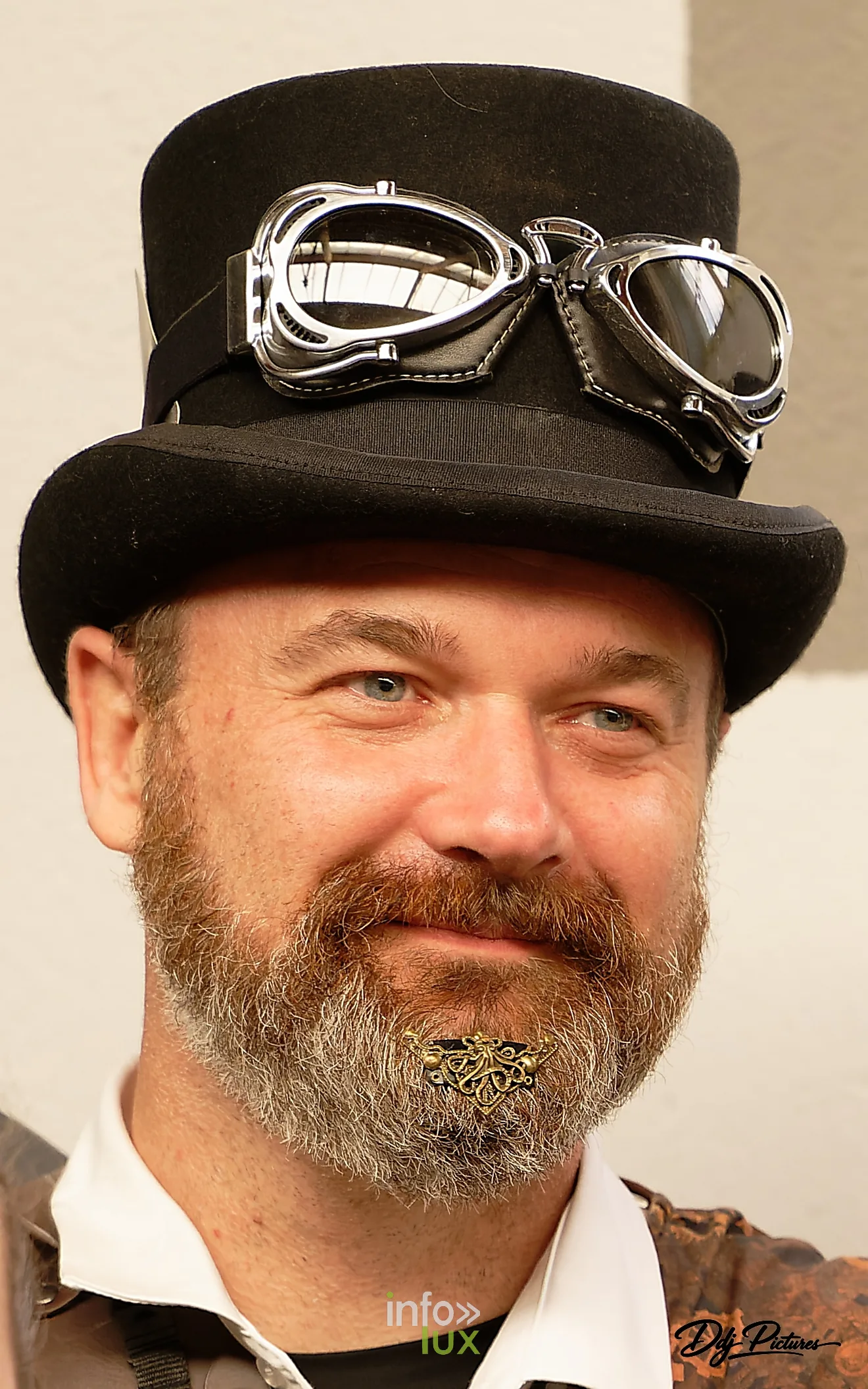 Portrait d’une personne costumée, convention steampunk Rouages intemporels à Toul, octobre 2026 (photo Éric Didierjean)