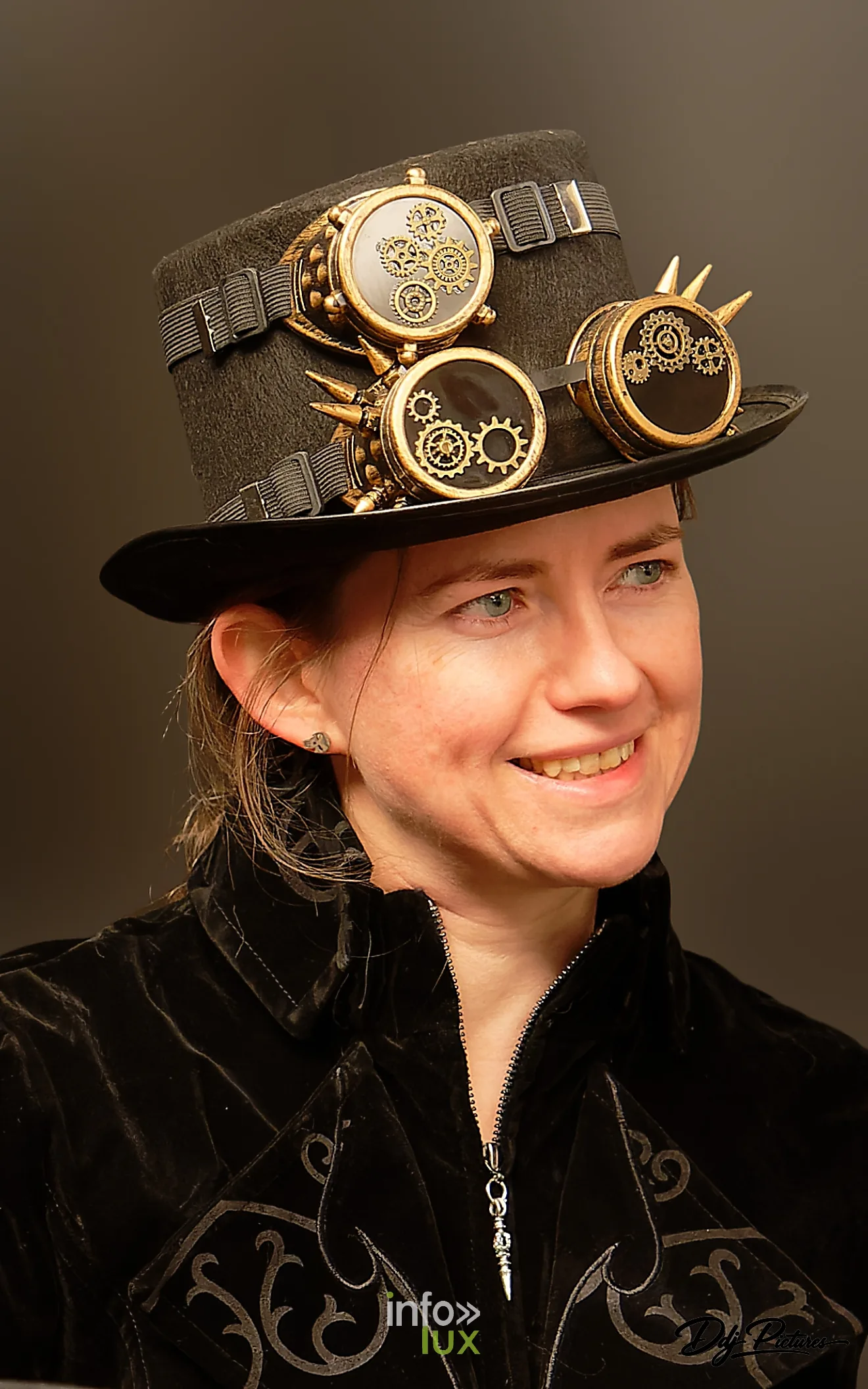 Portrait d’une personne costumée, convention steampunk Rouages intemporels à Toul, octobre 2026 (photo Éric Didierjean)