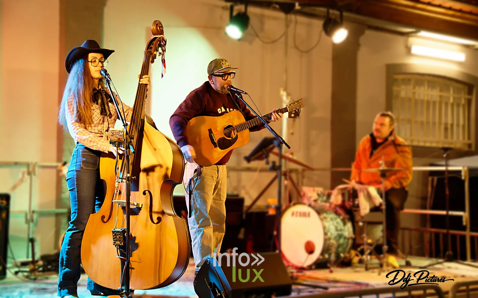 Concert sur la scène de l’espace Dedon, convention steampunk Rouages intemporels à Toul, octobre 2026 (photo Éric Didierjean)