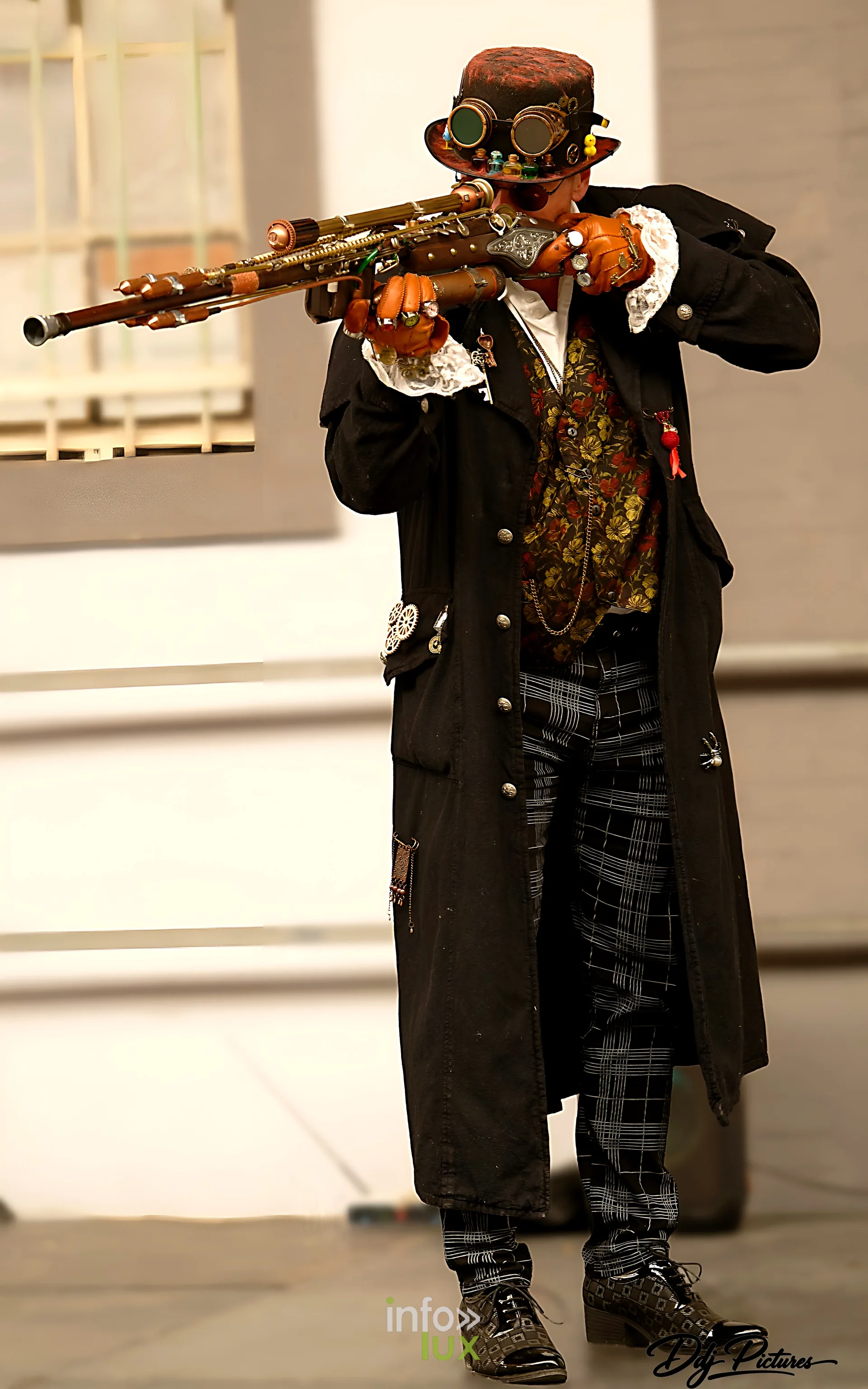 Portrait d’une personne costumée, convention steampunk Rouages intemporels à Toul, octobre 2026 (photo Éric Didierjean)