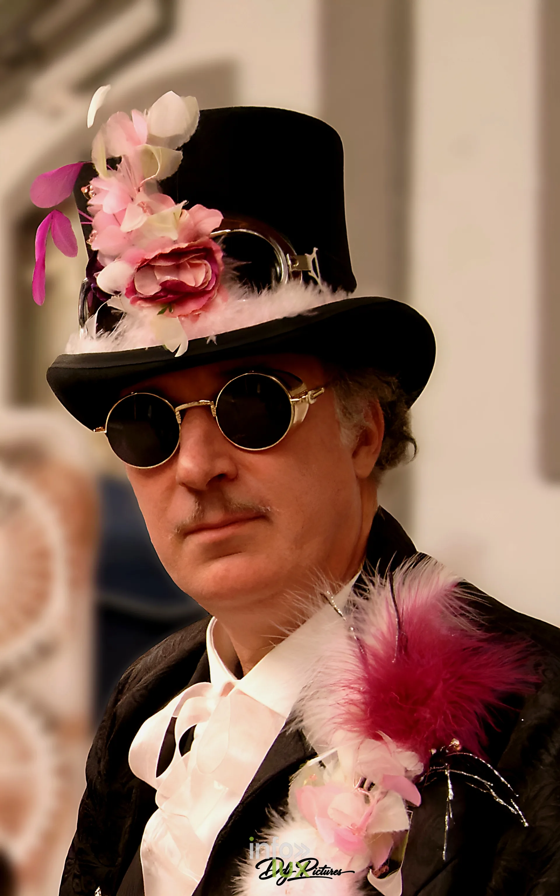 Portrait d’une personne costumée, convention steampunk Rouages intemporels à Toul, octobre 2026 (photo Éric Didierjean)