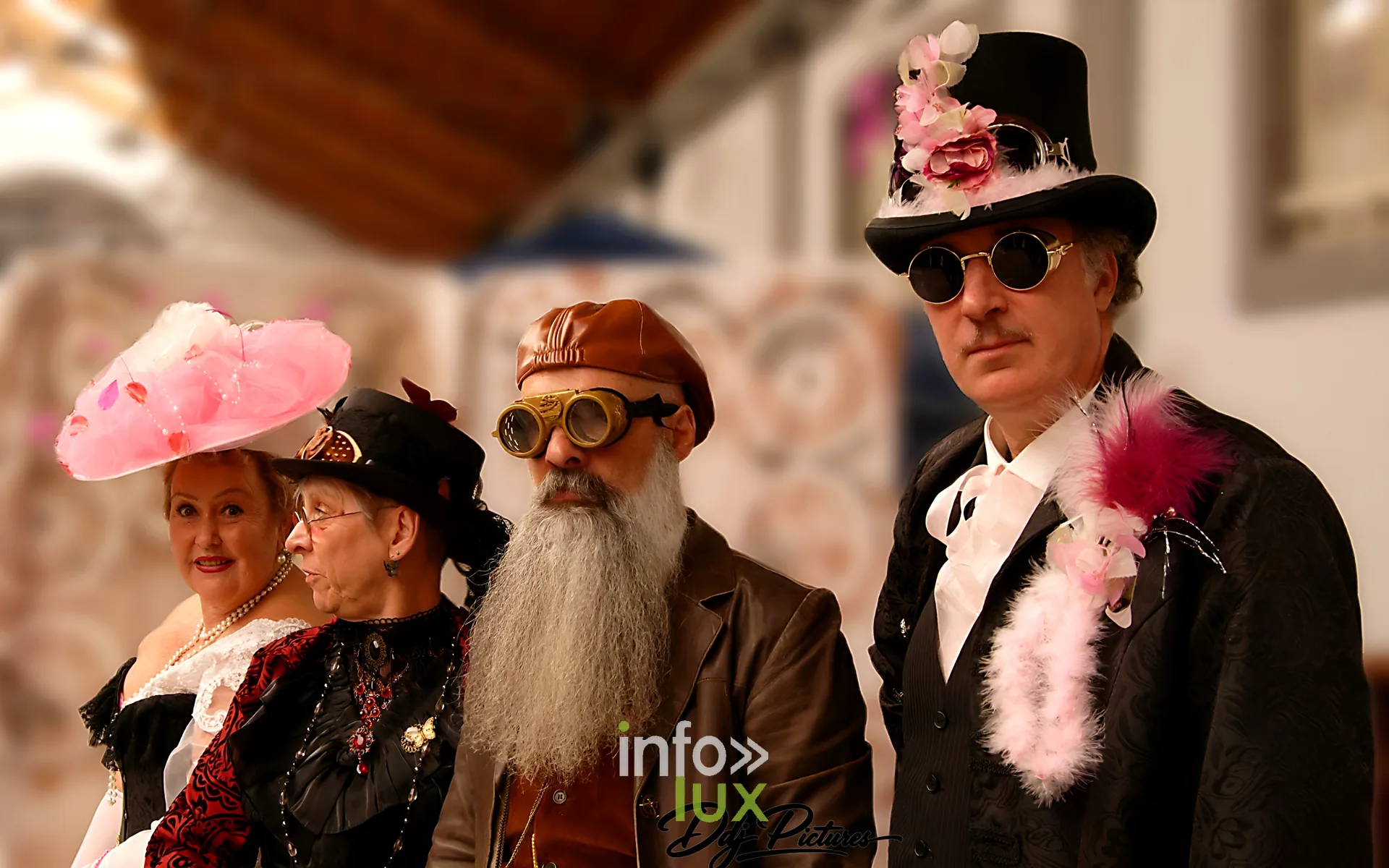 Groupe de participants costumés, convention steampunk Rouages intemporels à Toul, octobre 2026 (photo Éric Didierjean)