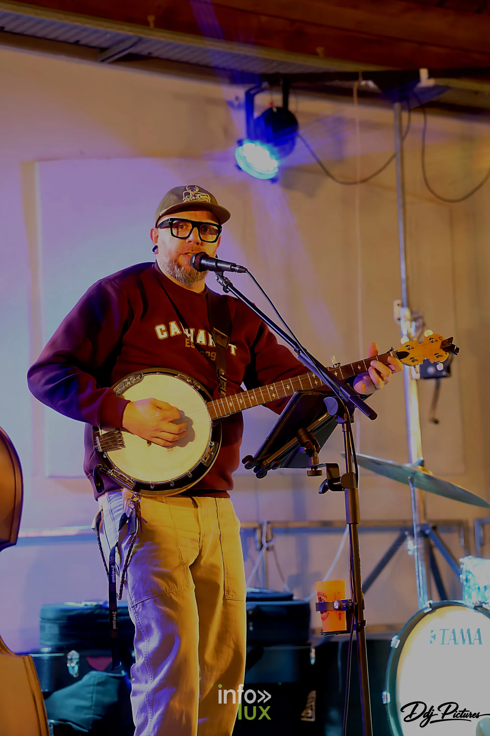 Concert sur la scène de l’espace Dedon, convention steampunk Rouages intemporels à Toul, octobre 2026 (photo Éric Didierjean)