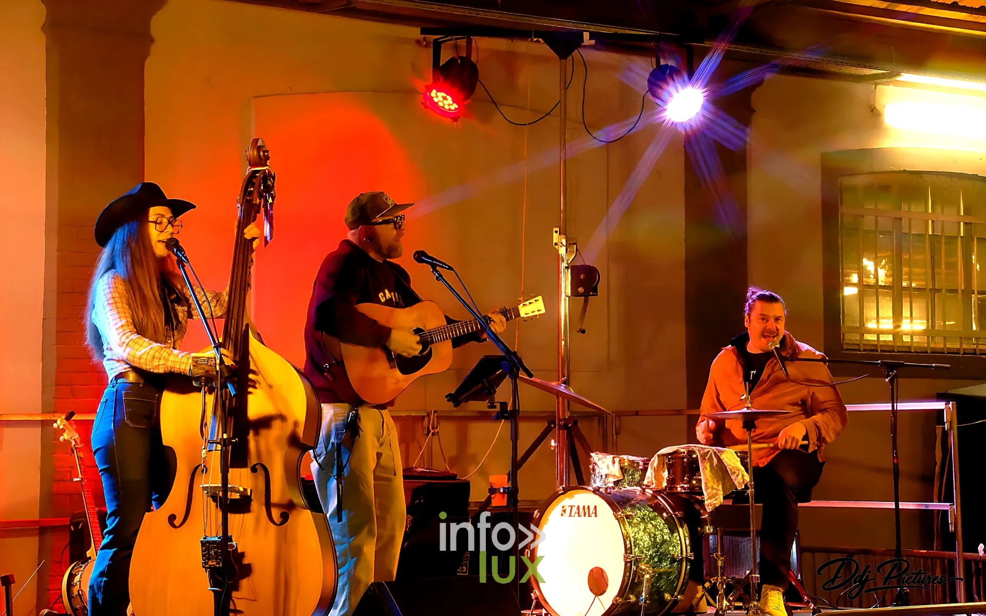 Concert sur la scène de l’espace Dedon, convention steampunk Rouages intemporels à Toul, octobre 2026 (photo Éric Didierjean)