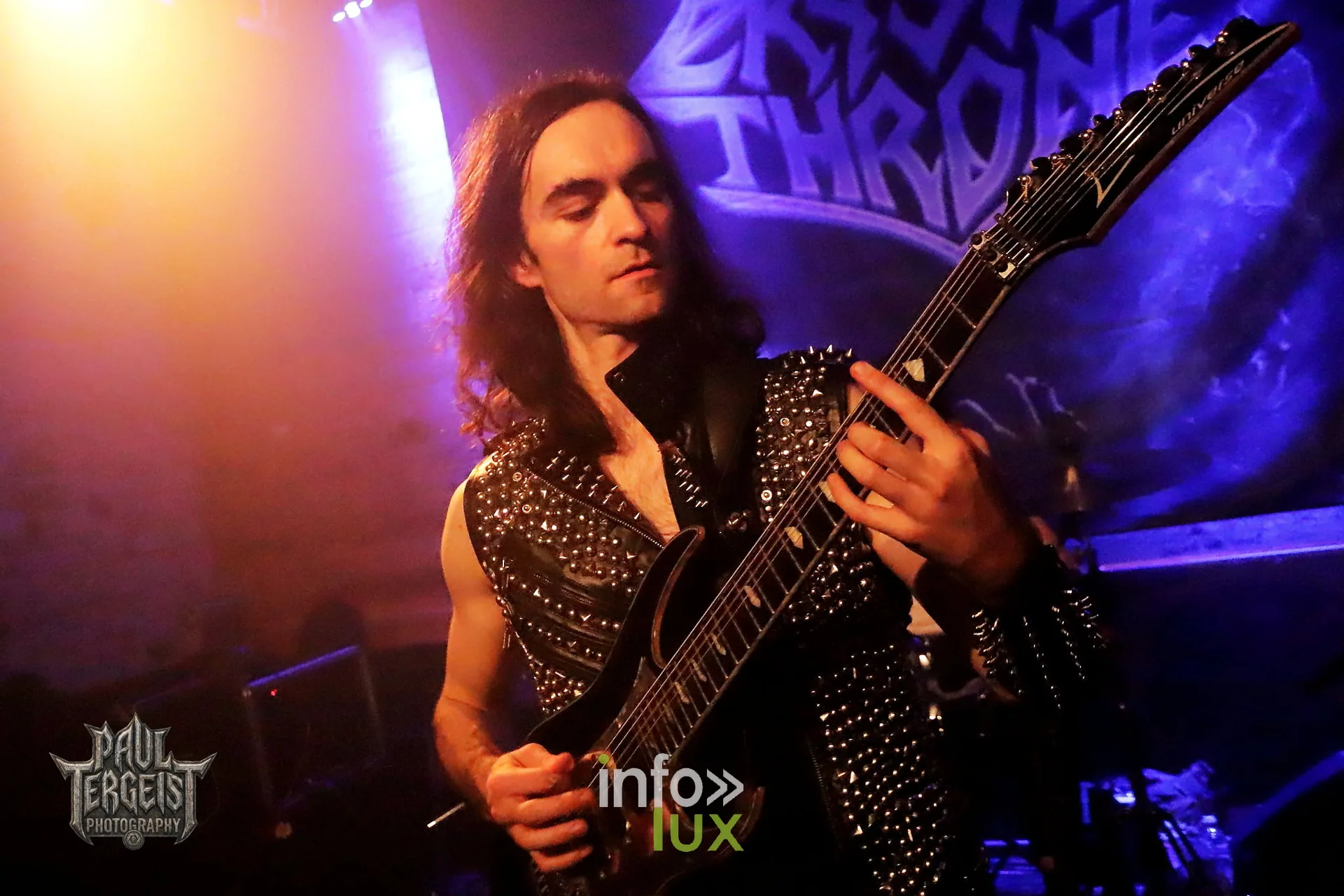 Crystal Throne aux Deux Ours à Vierset-Barse (Modave), 29 octobre 2026 : un guitariste (photo Paul Tergeist Photography)