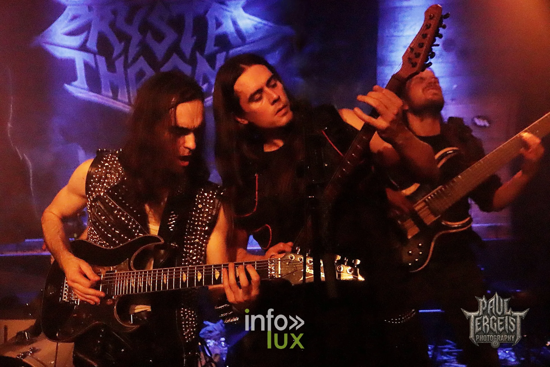 Crystal Throne aux Deux Ours à Vierset-Barse (Modave), 29 octobre 2026 : deux guitaristes (photo Paul Tergeist Photography)