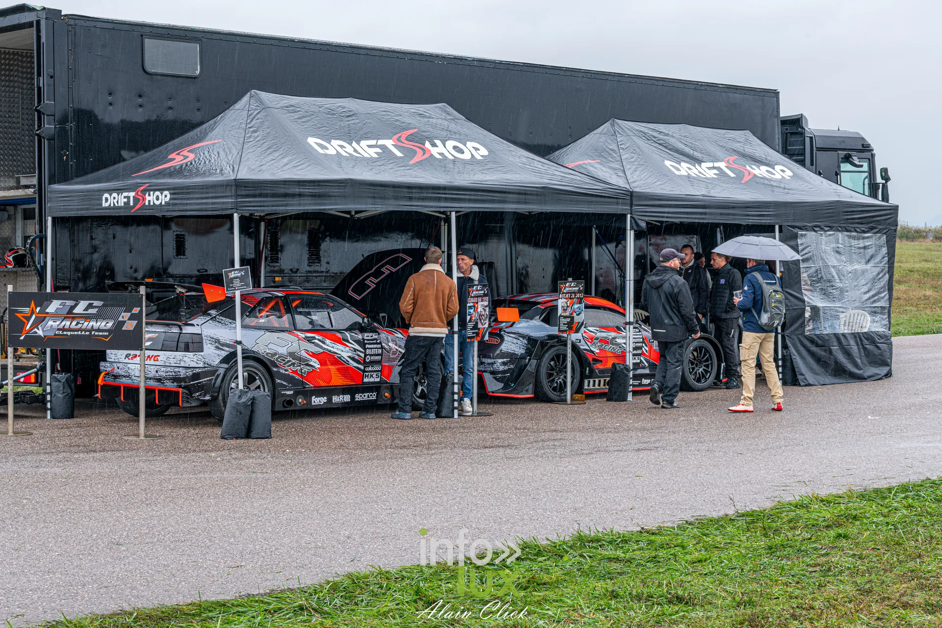 Dragster Stunt Show 2026 au circuit de Chambley : stands Drift Shop au paddock (photo Alain Click)